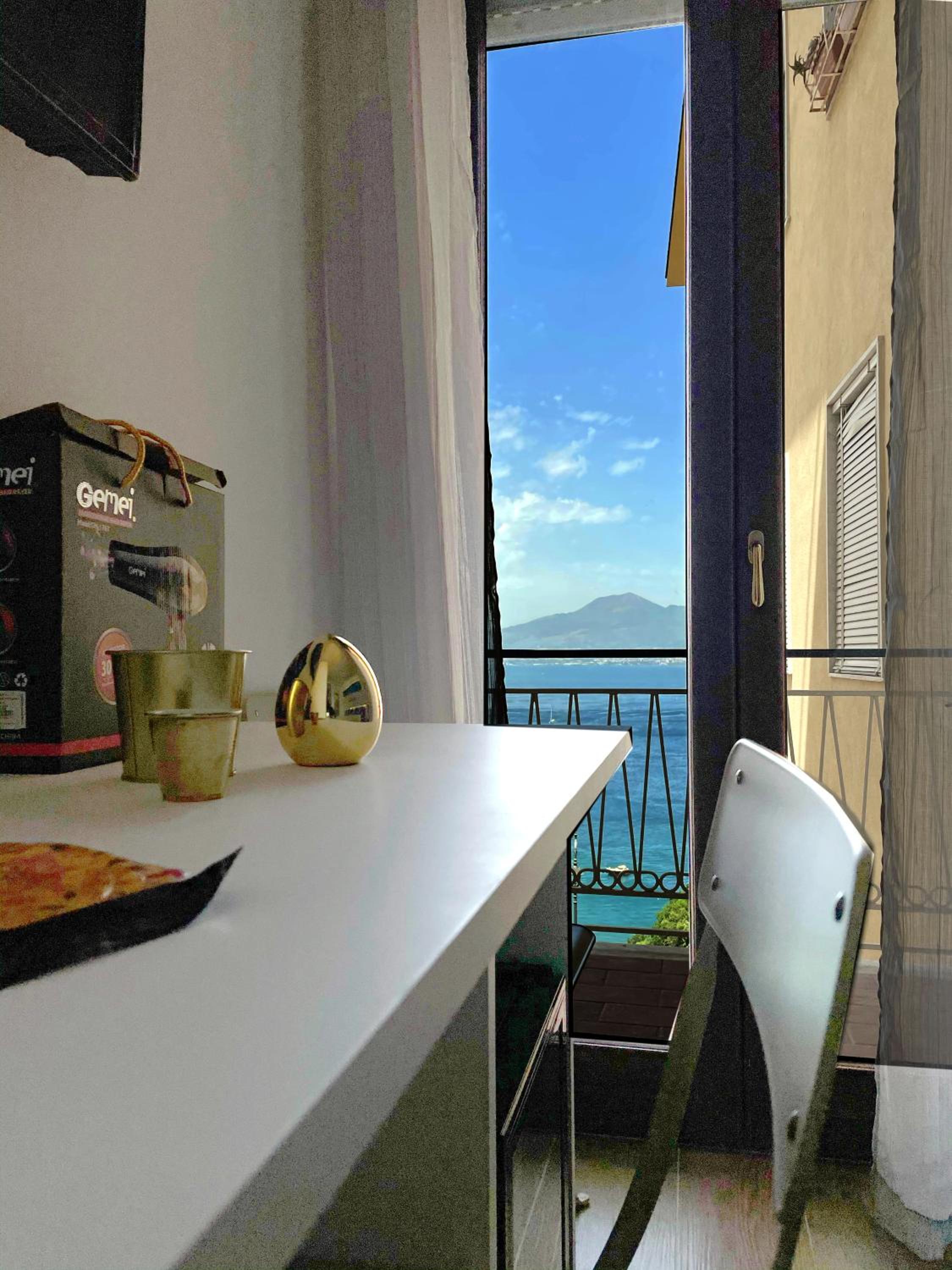 Double Room with Balcony and Sea View - Photo 18