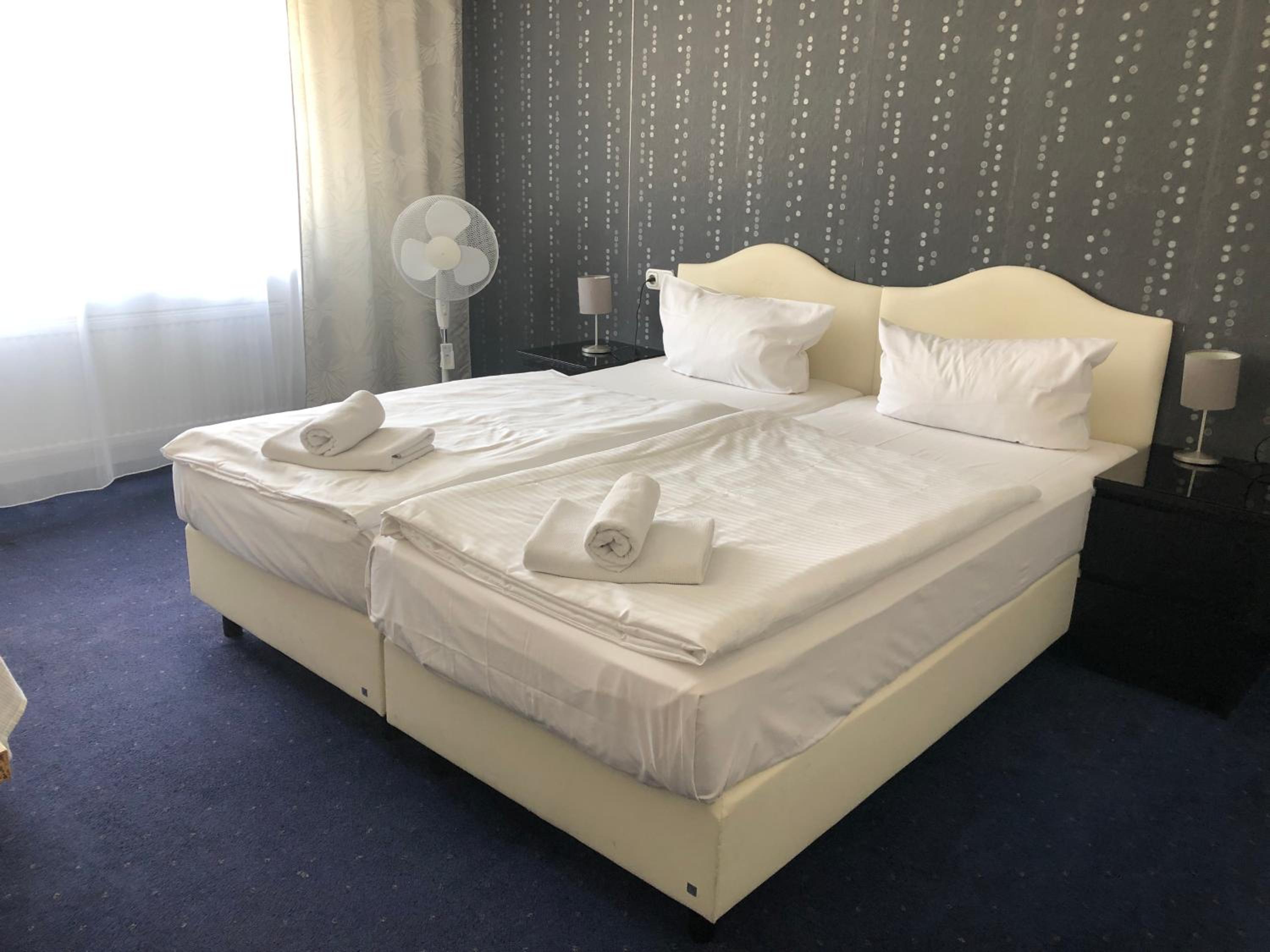 Double or Twin Room - Photo 3