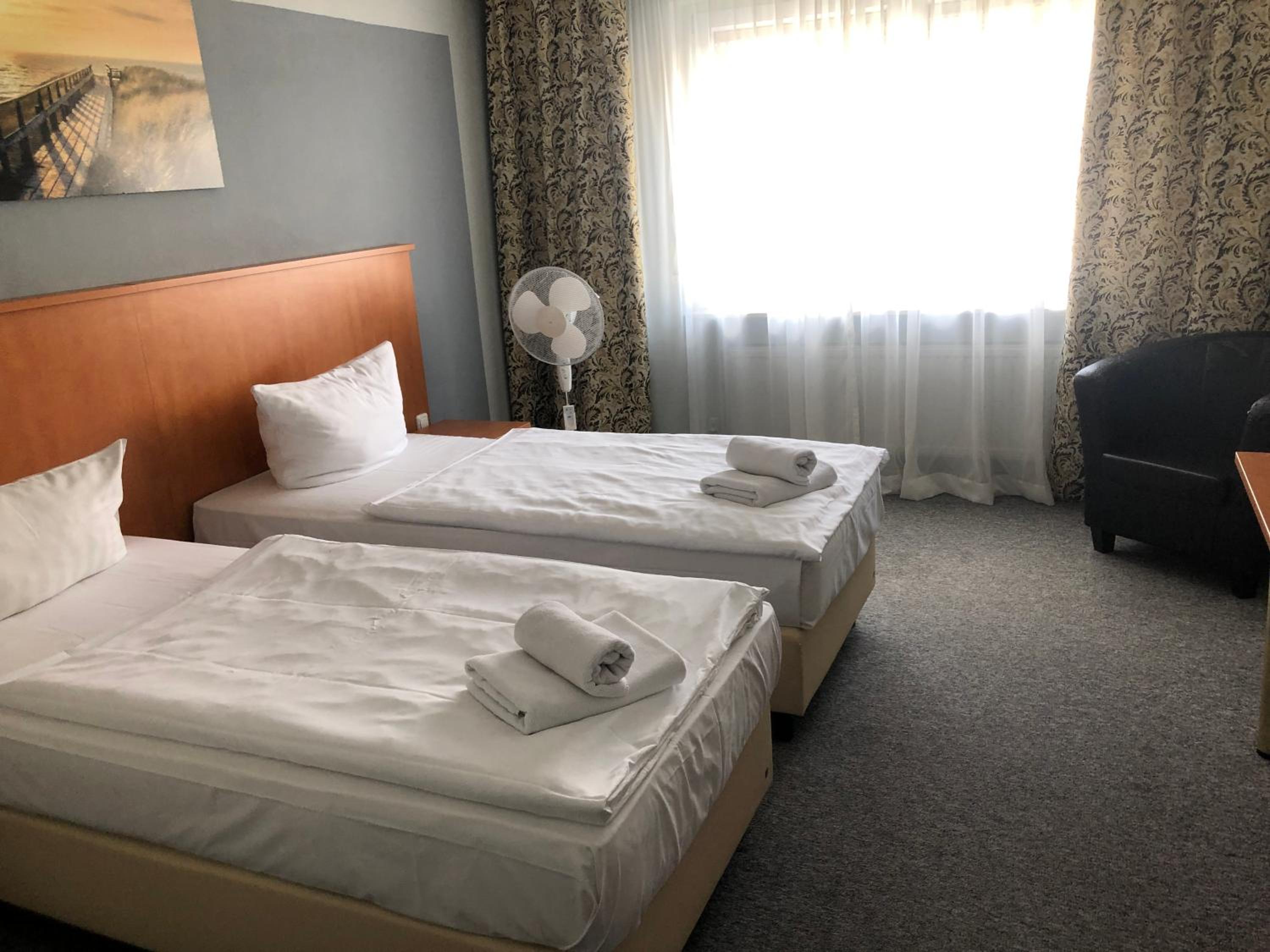 Double or Twin Room - Photo 4