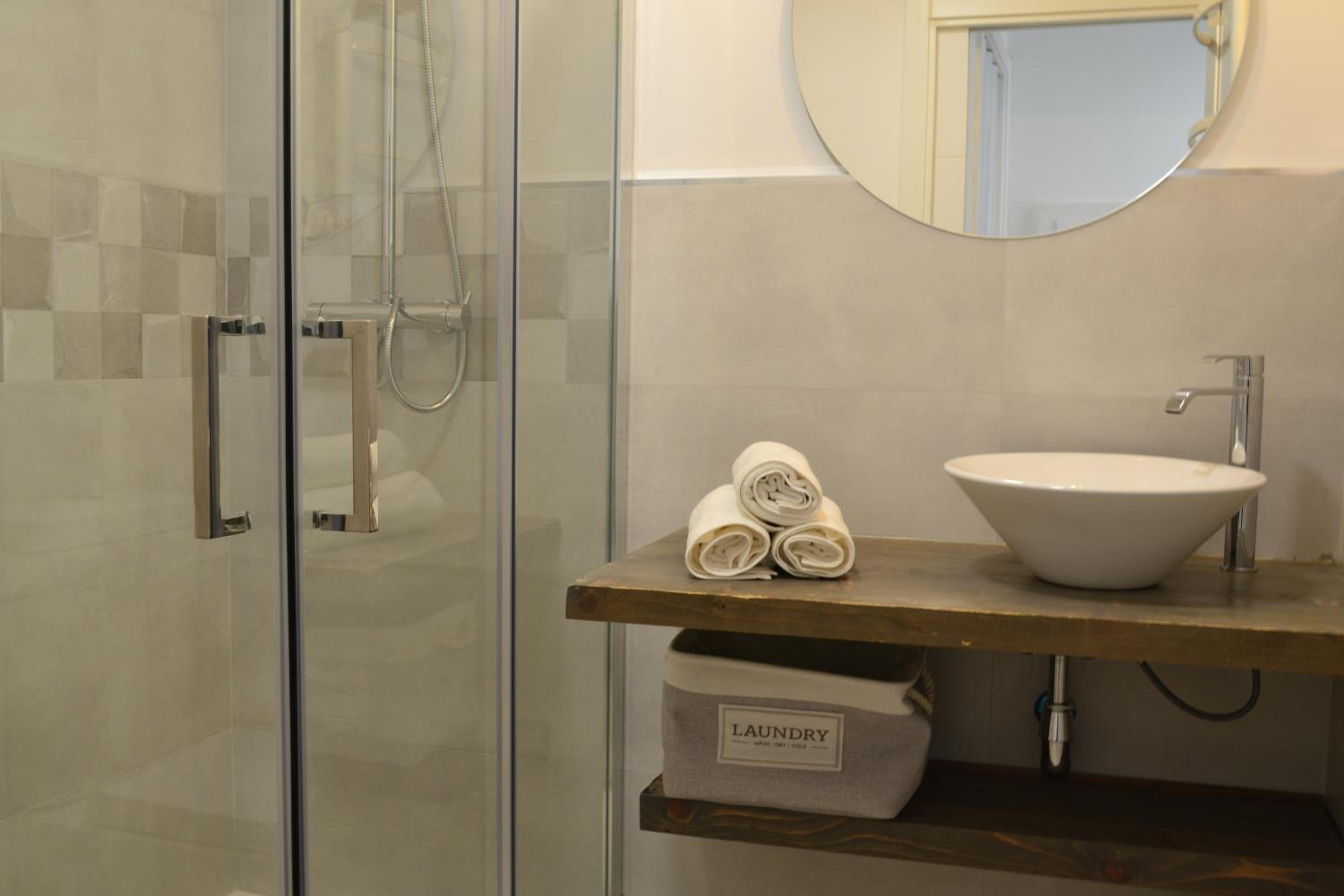 Double Room with Shared Bathroom photo 3
