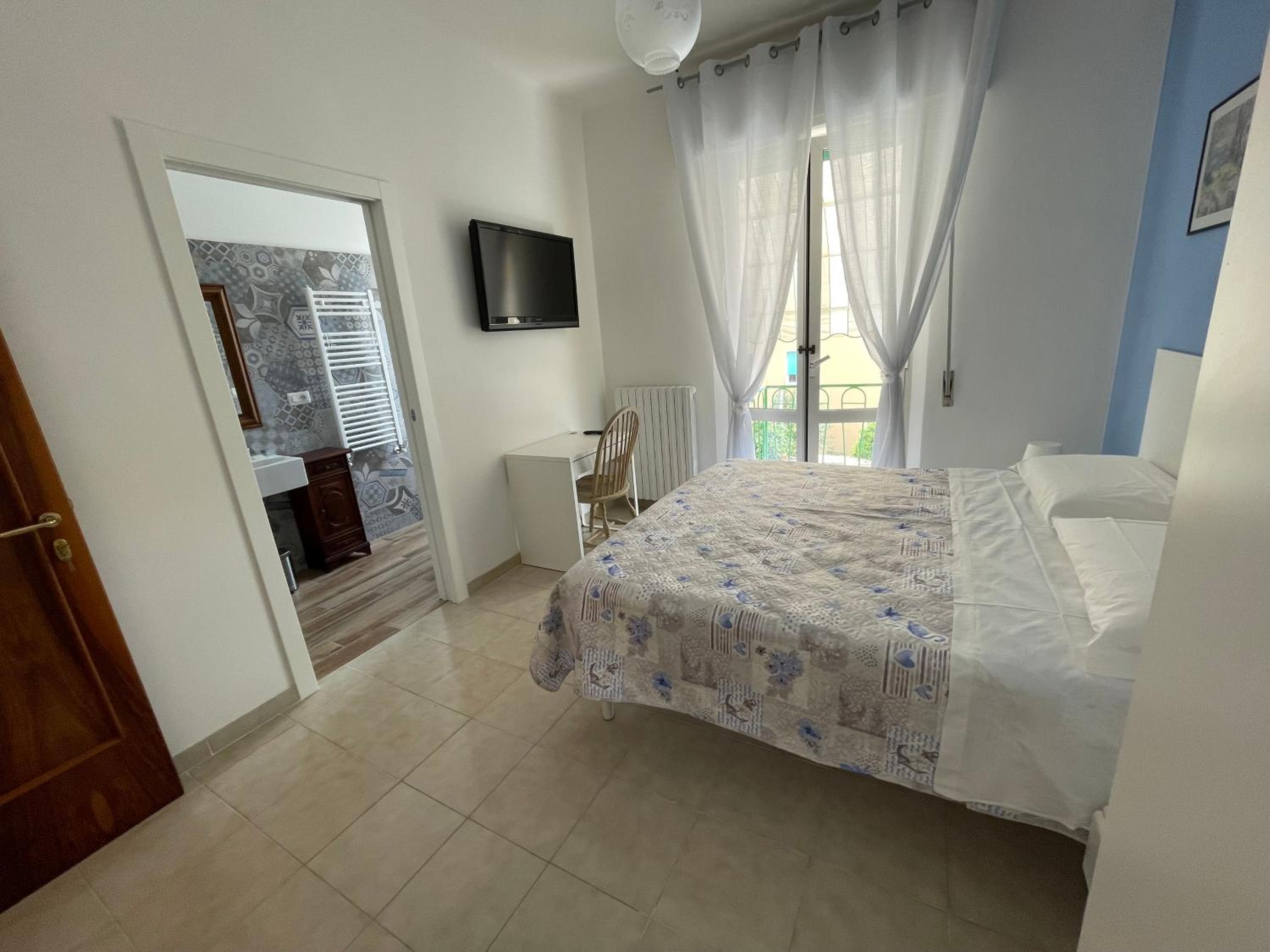 Double Room with Private Bathroom - Photo 20