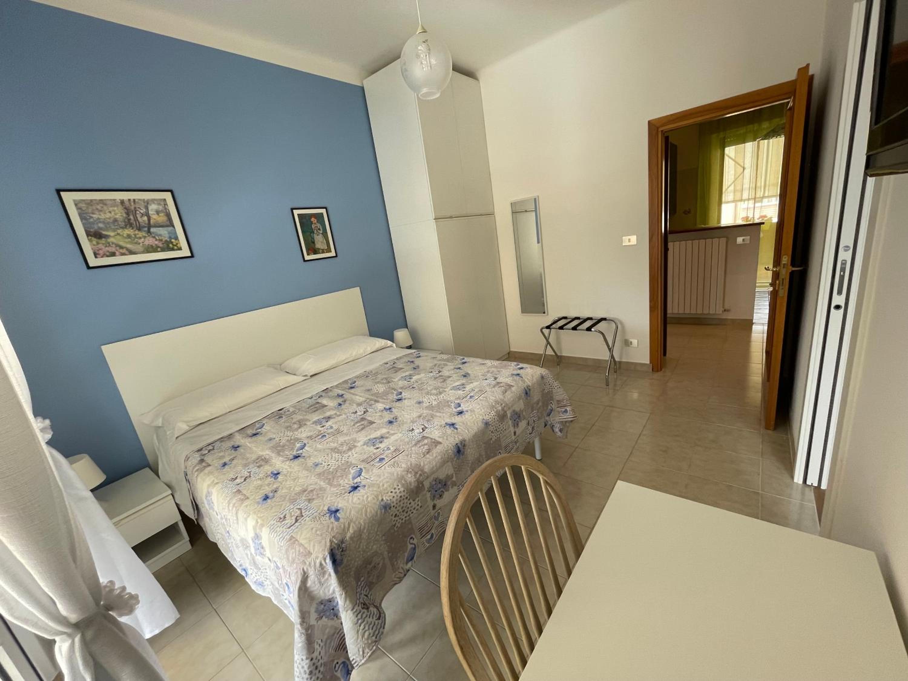 Double Room with Private Bathroom - Photo 1