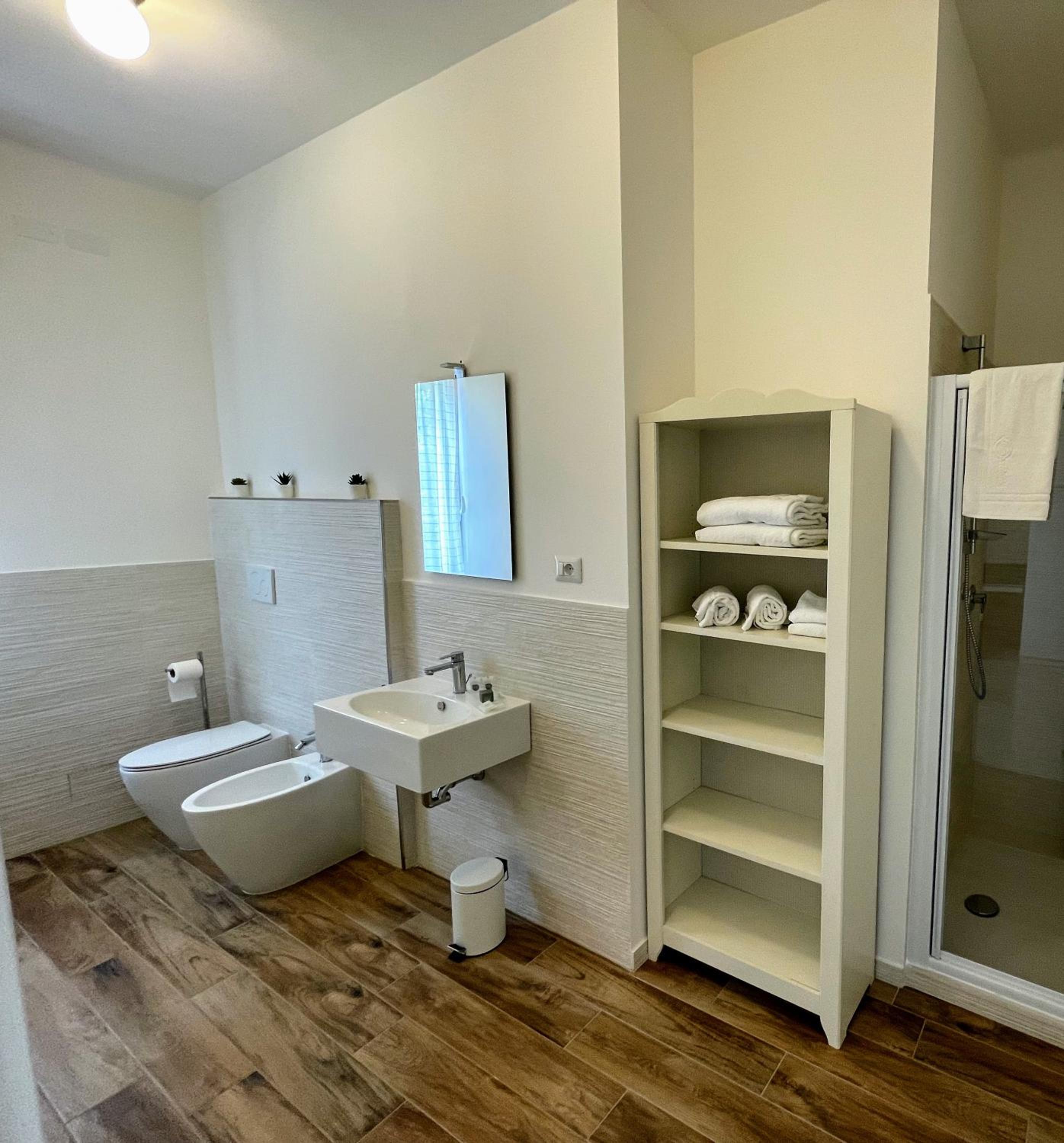 Family Room with Private Bathroom - Photo 15