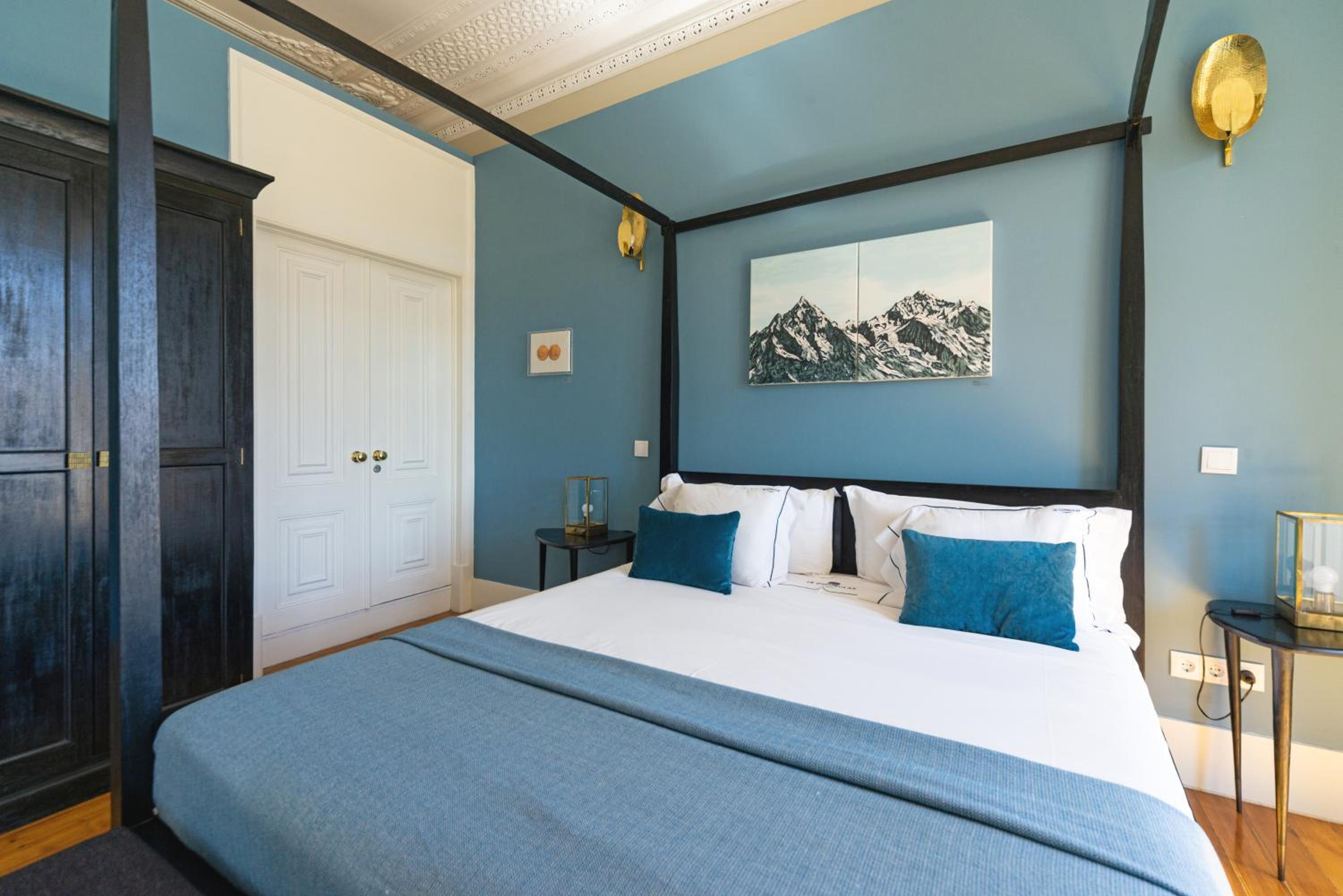 Deluxe Suite with Square View photo 2