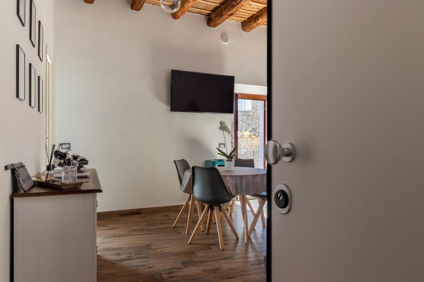 One-Bedroom Apartment - Photo 32