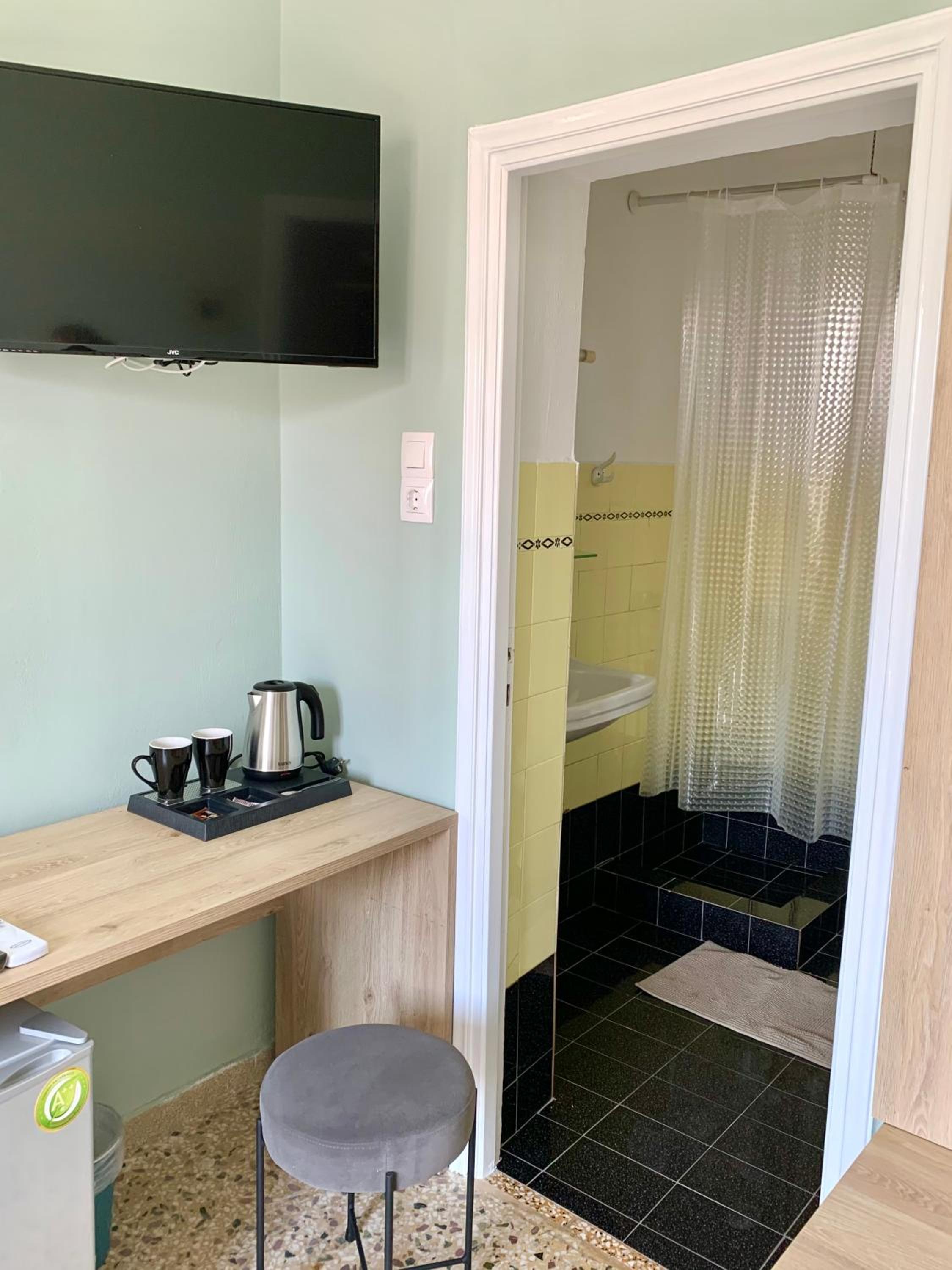 Budget Twin Room photo 3