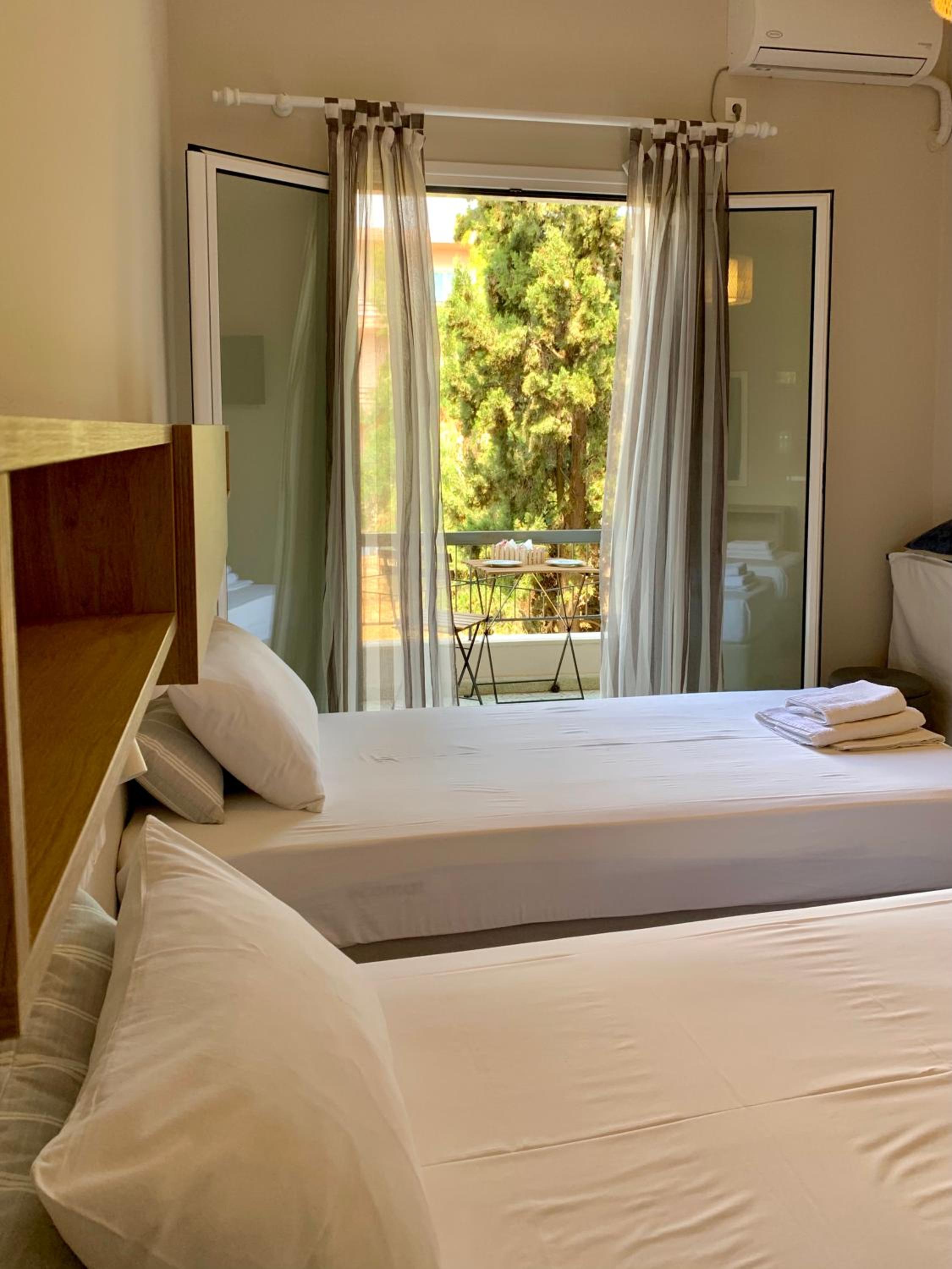 Triple Room with Garden View - Photo 6