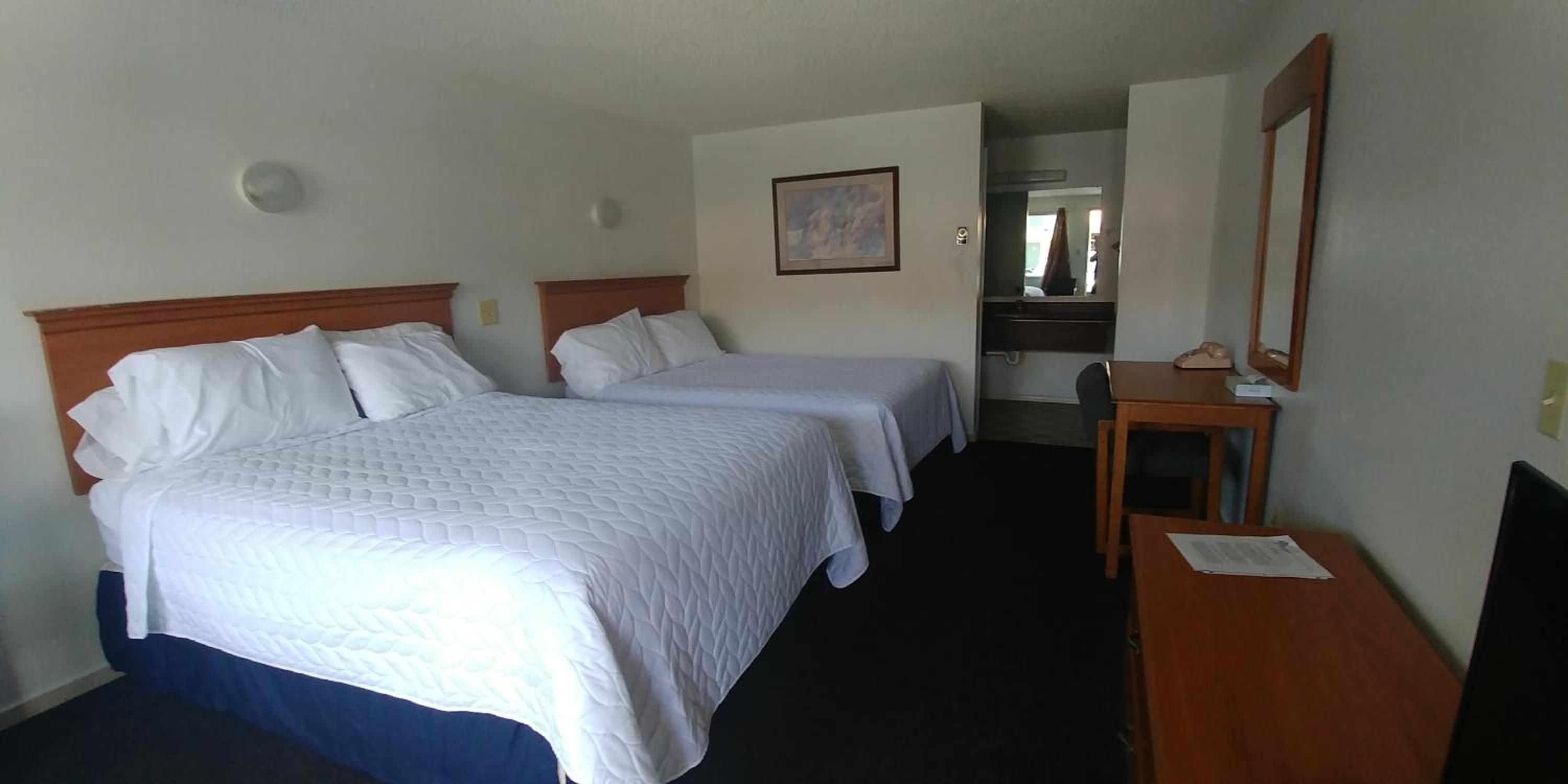 Standard Queen Room With Two Queen Beds photo 1