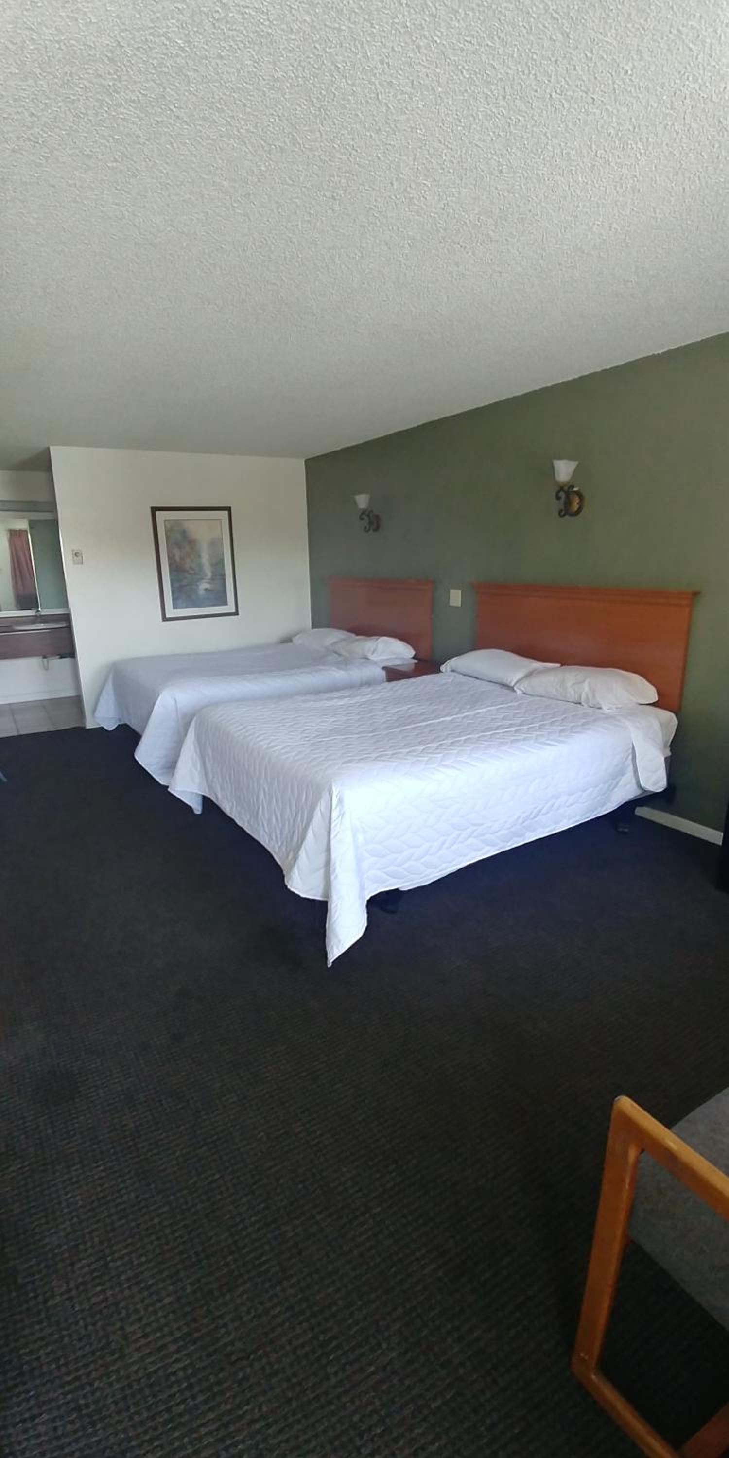 Queen Room With Two Queen Beds photo 1