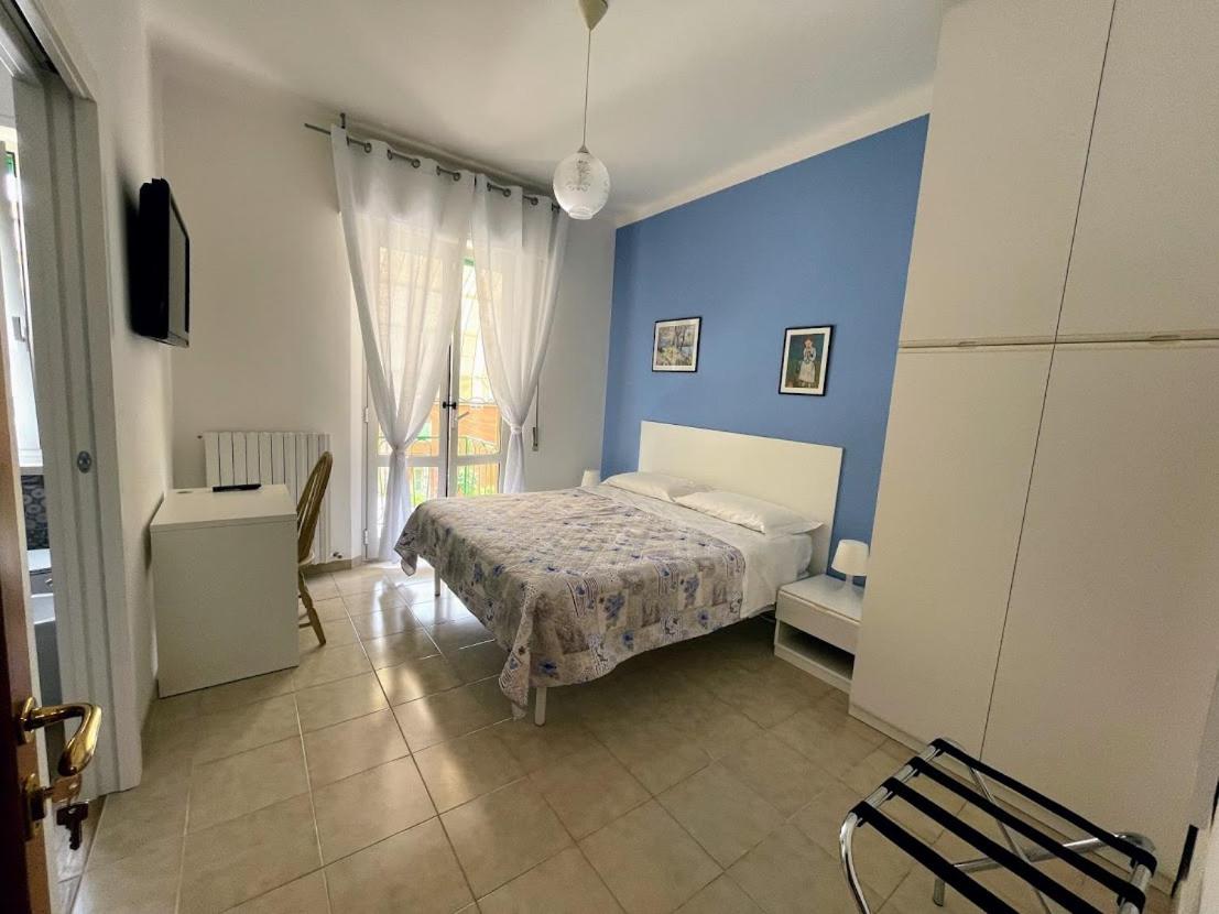Double Room with Private Bathroom - Photo 3