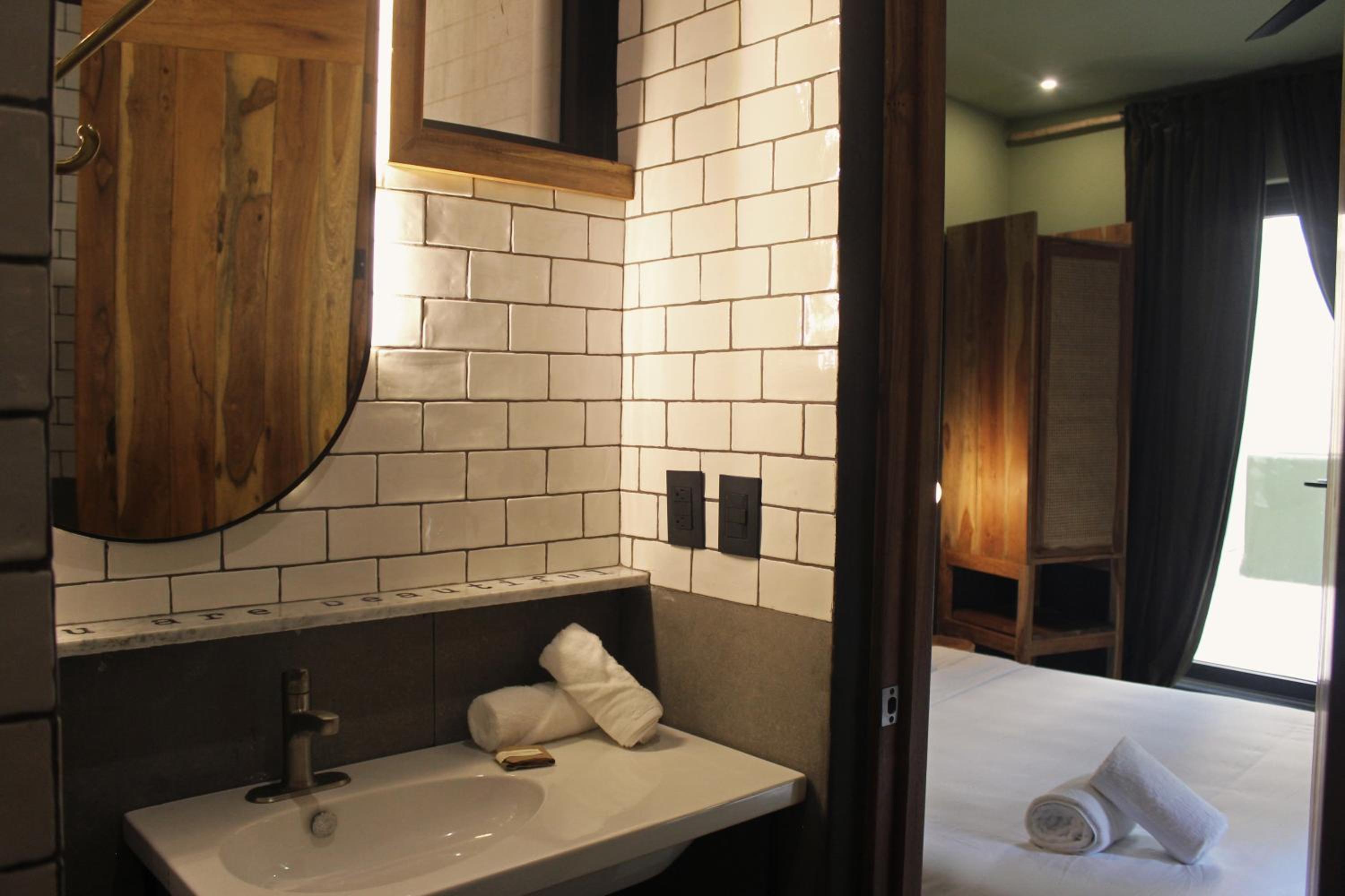Deluxe King Room photo 2