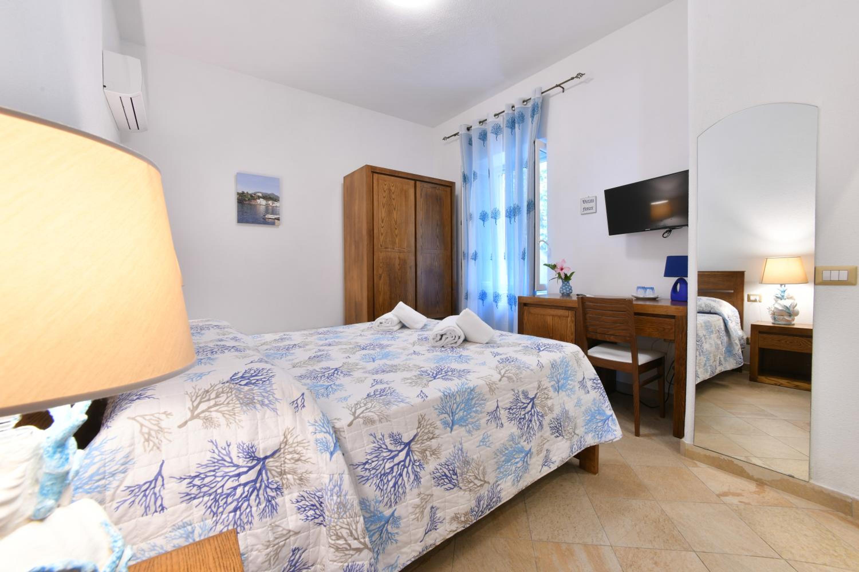 Double Room with Garden View - Photo 5
