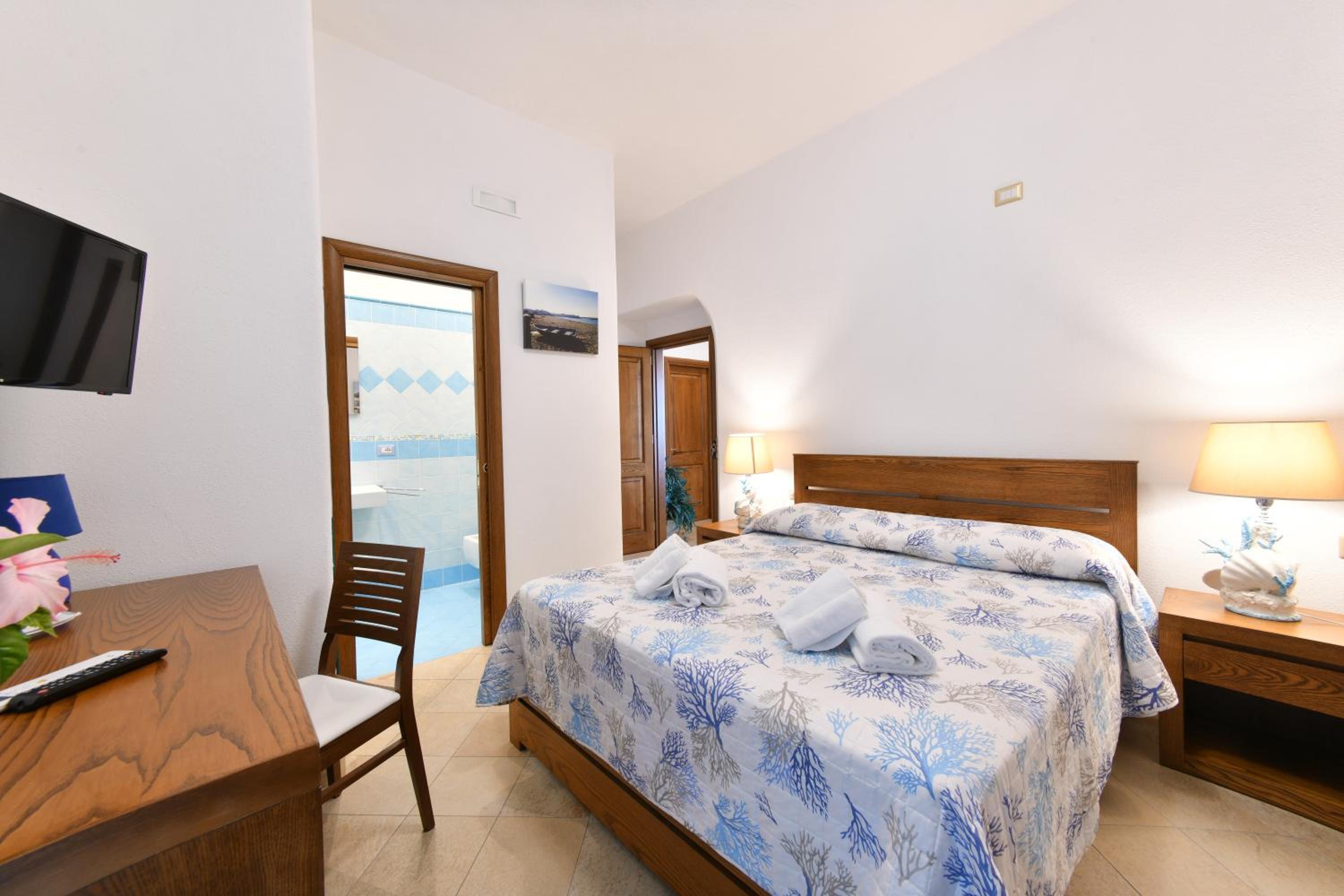 Double Room with Garden View - Photo 6