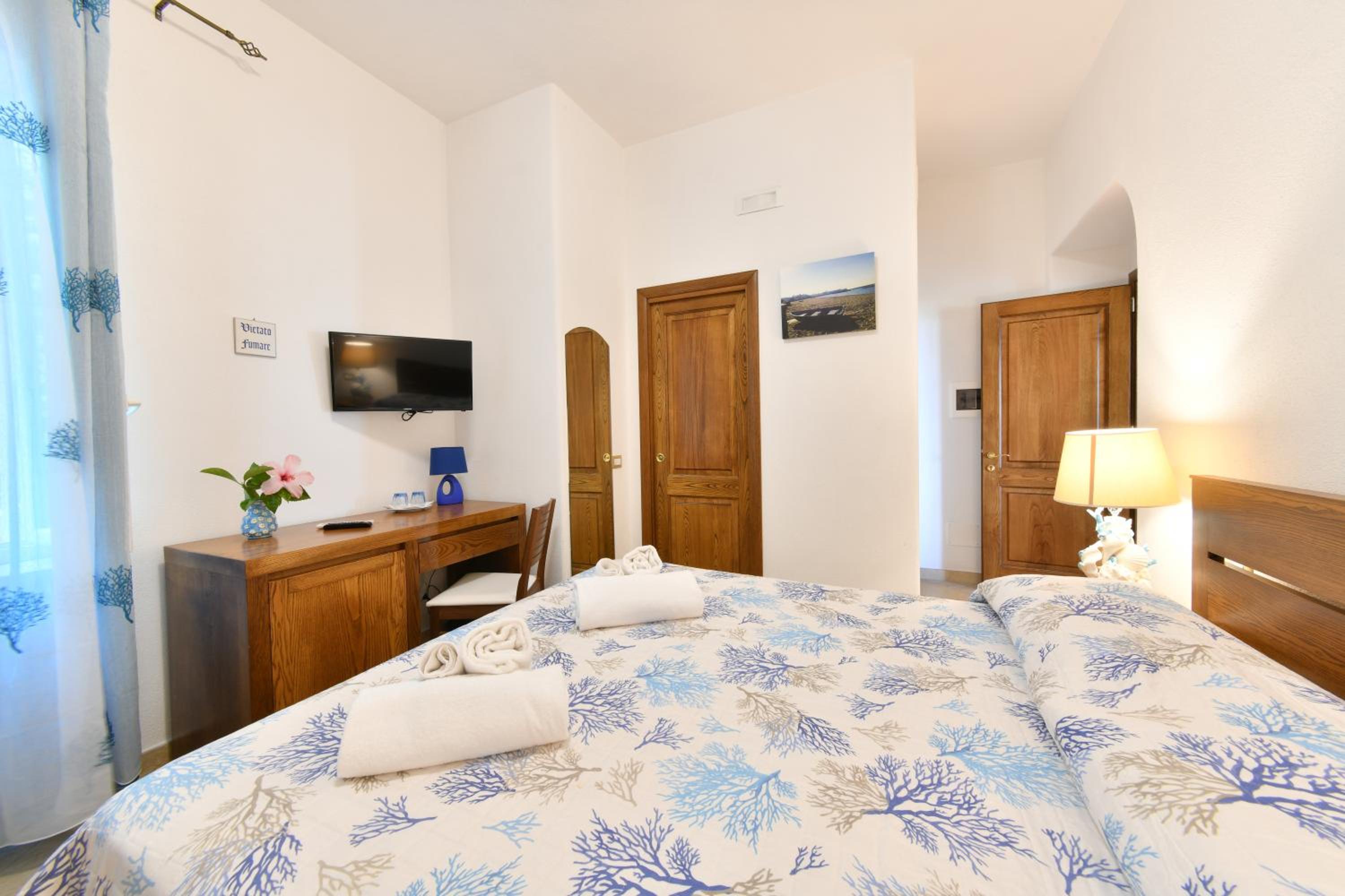 Double Room with Garden View - Photo 3