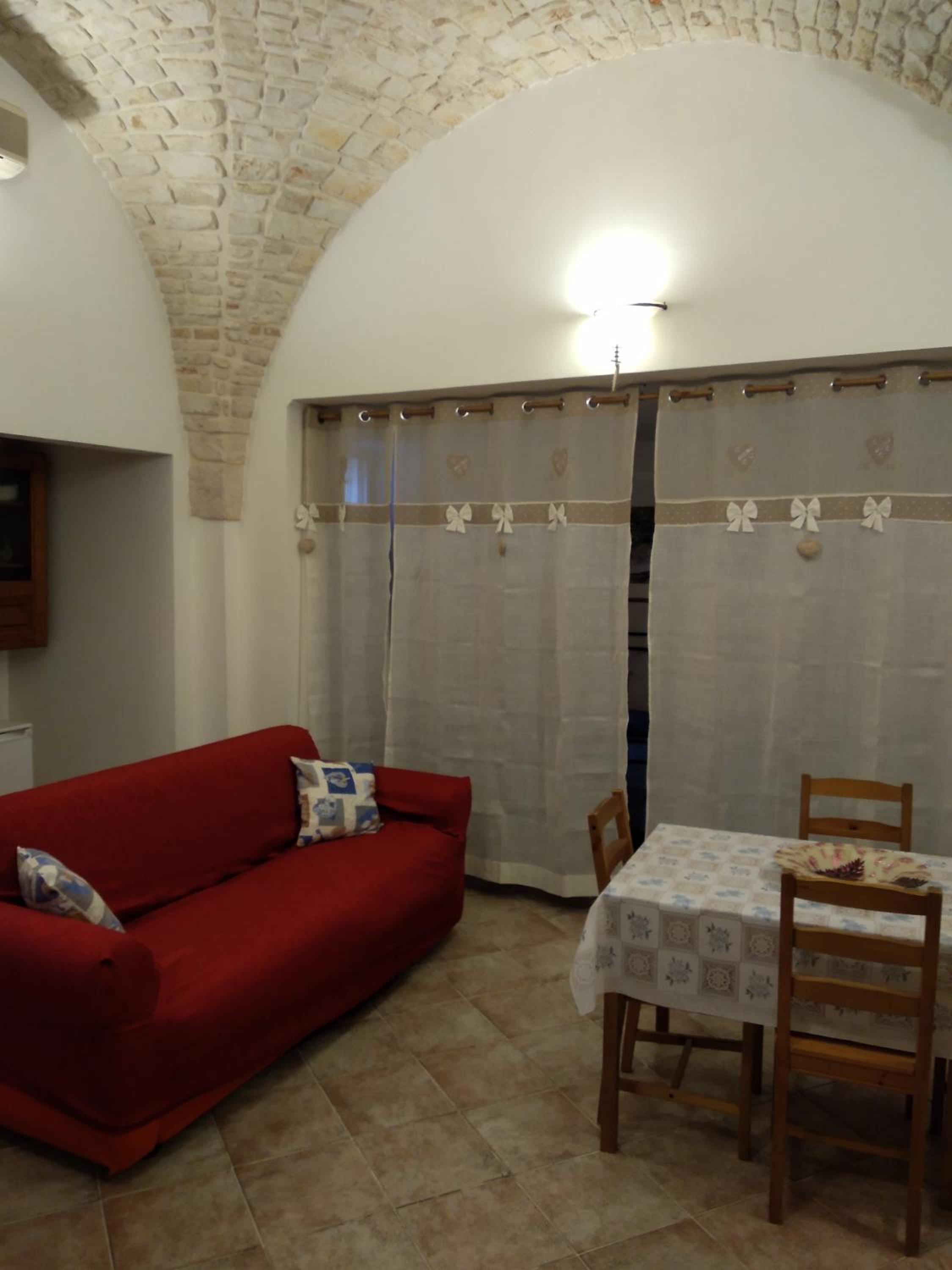 One-Bedroom Apartment - Photo 8
