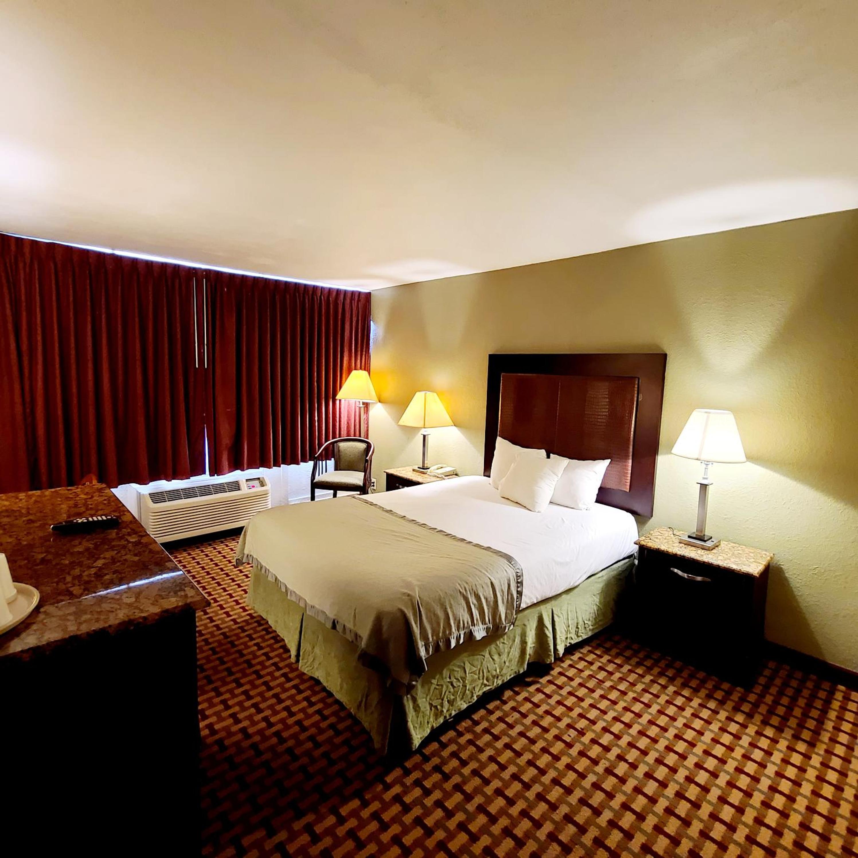 Queen Room - Disability Access photo 1