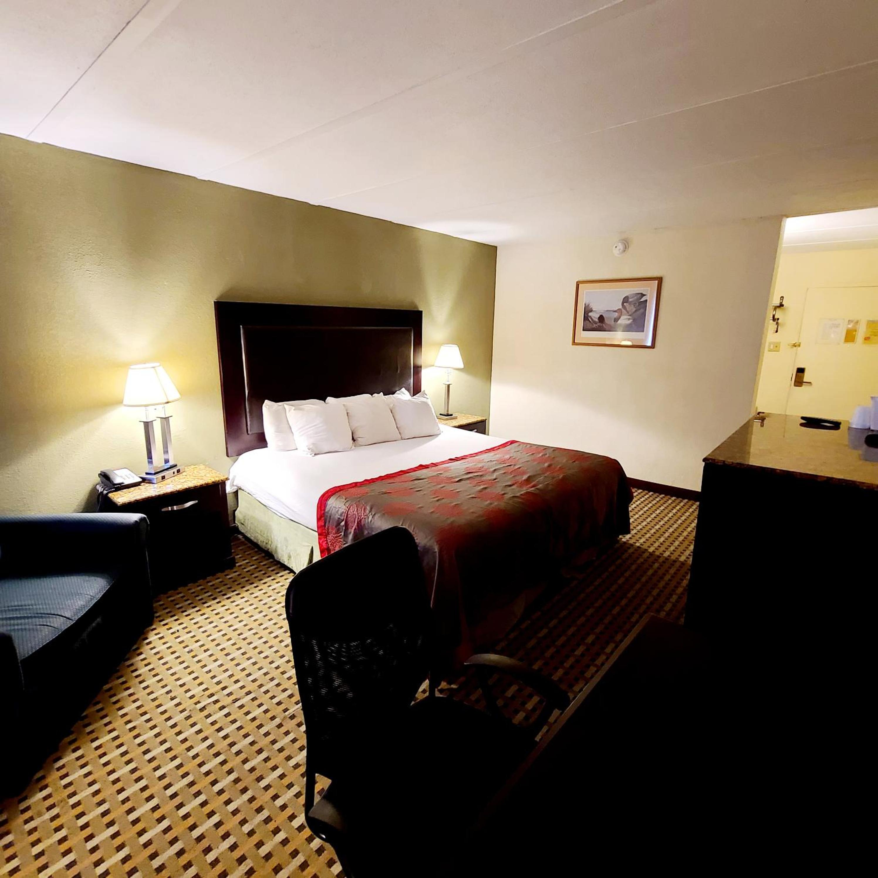 Standard King Room - Non-Smoking  - Photo 3