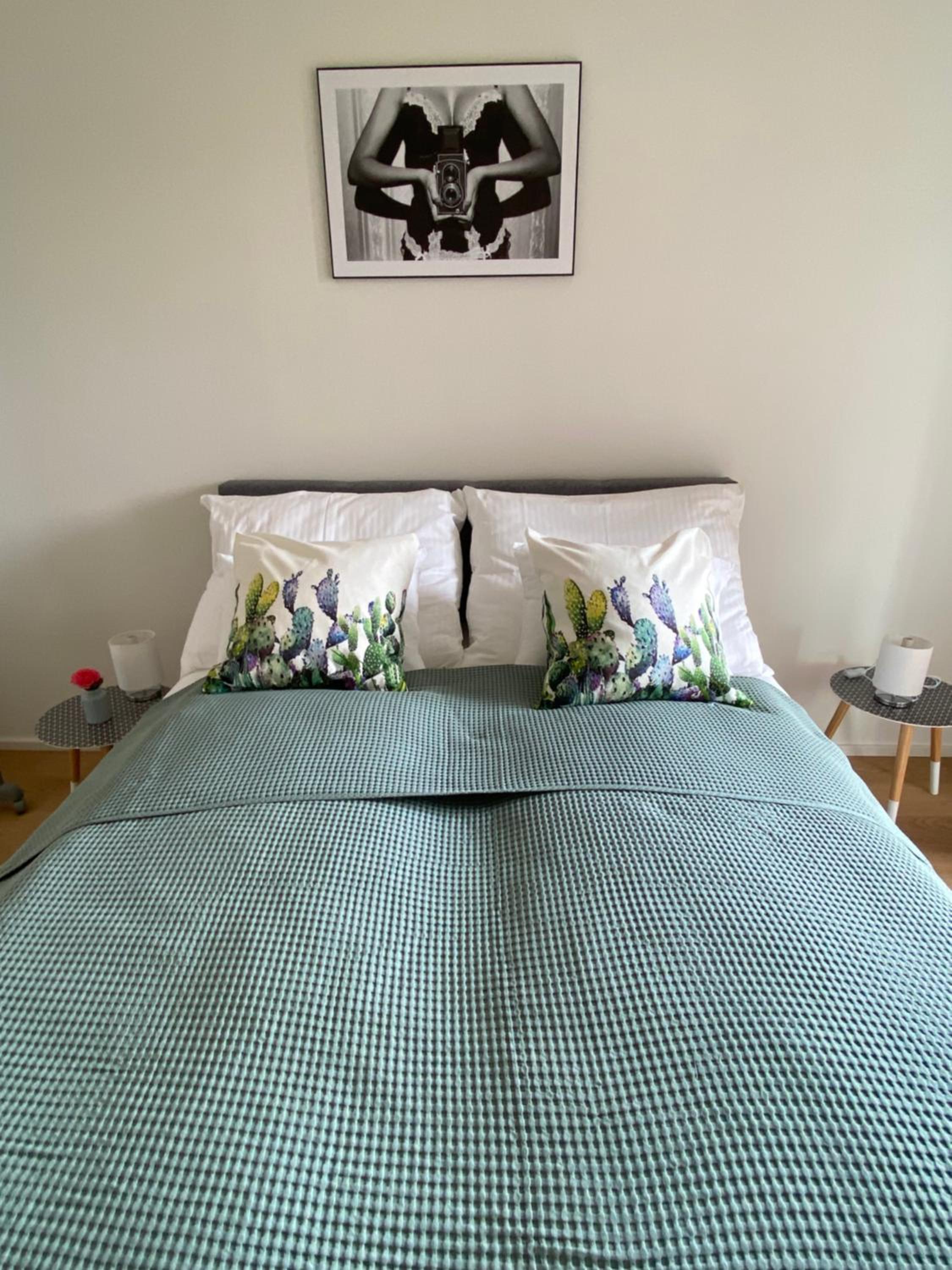 One-Bedroom Apartment photo 1