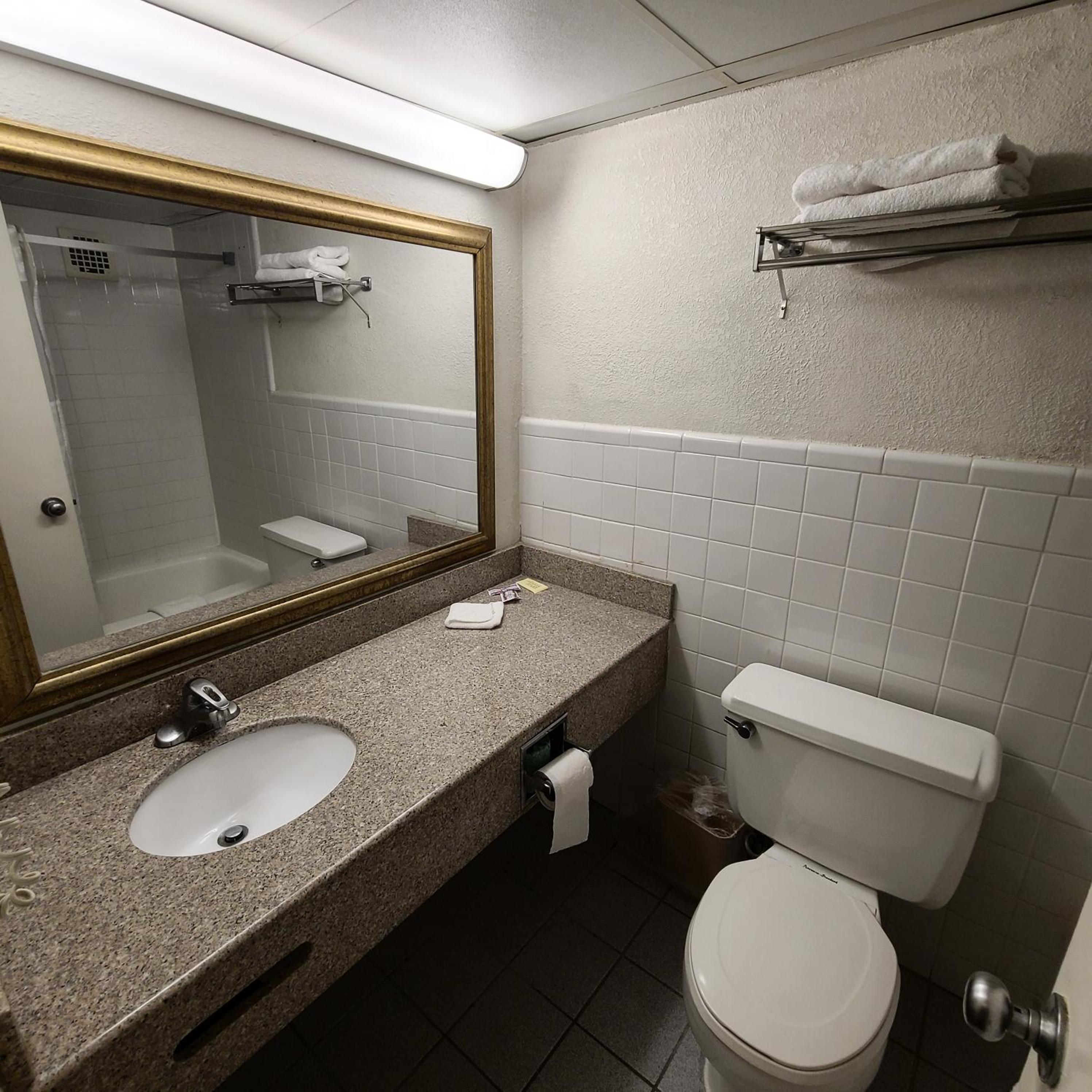 Standard King Room - Non-Smoking  - Photo 2