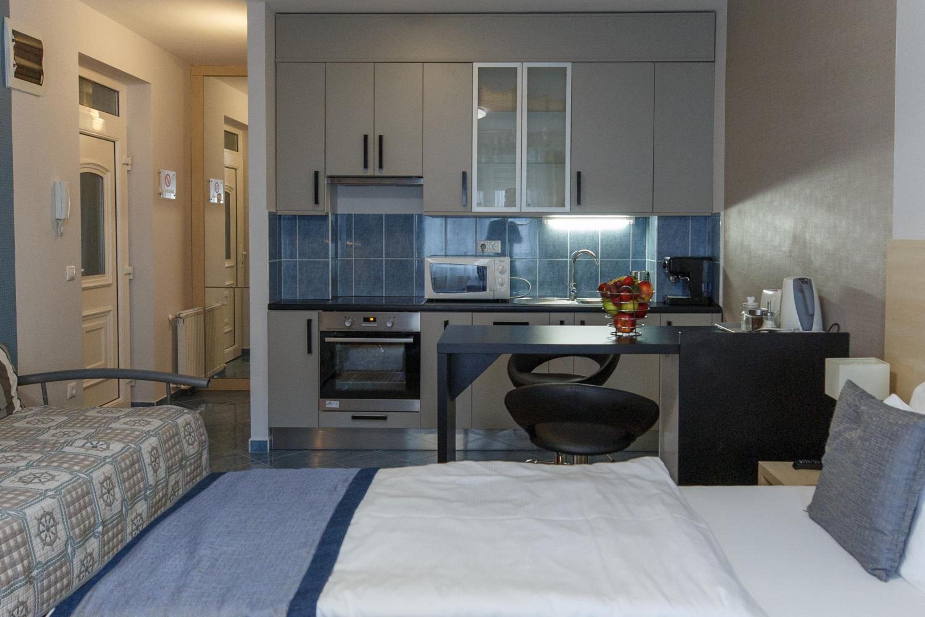 Studio Apartment - Photo 4