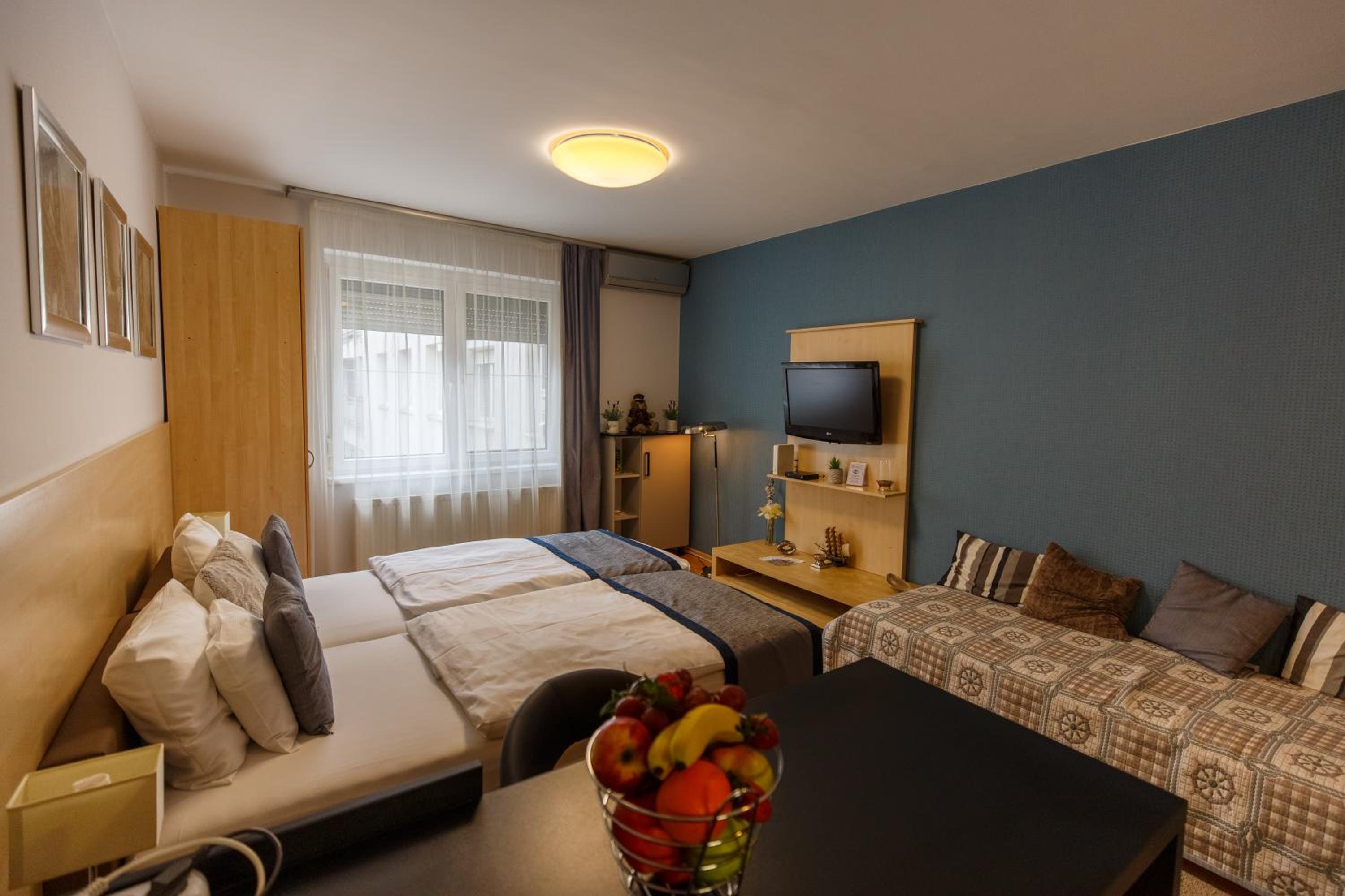 Studio Apartment - Photo 3