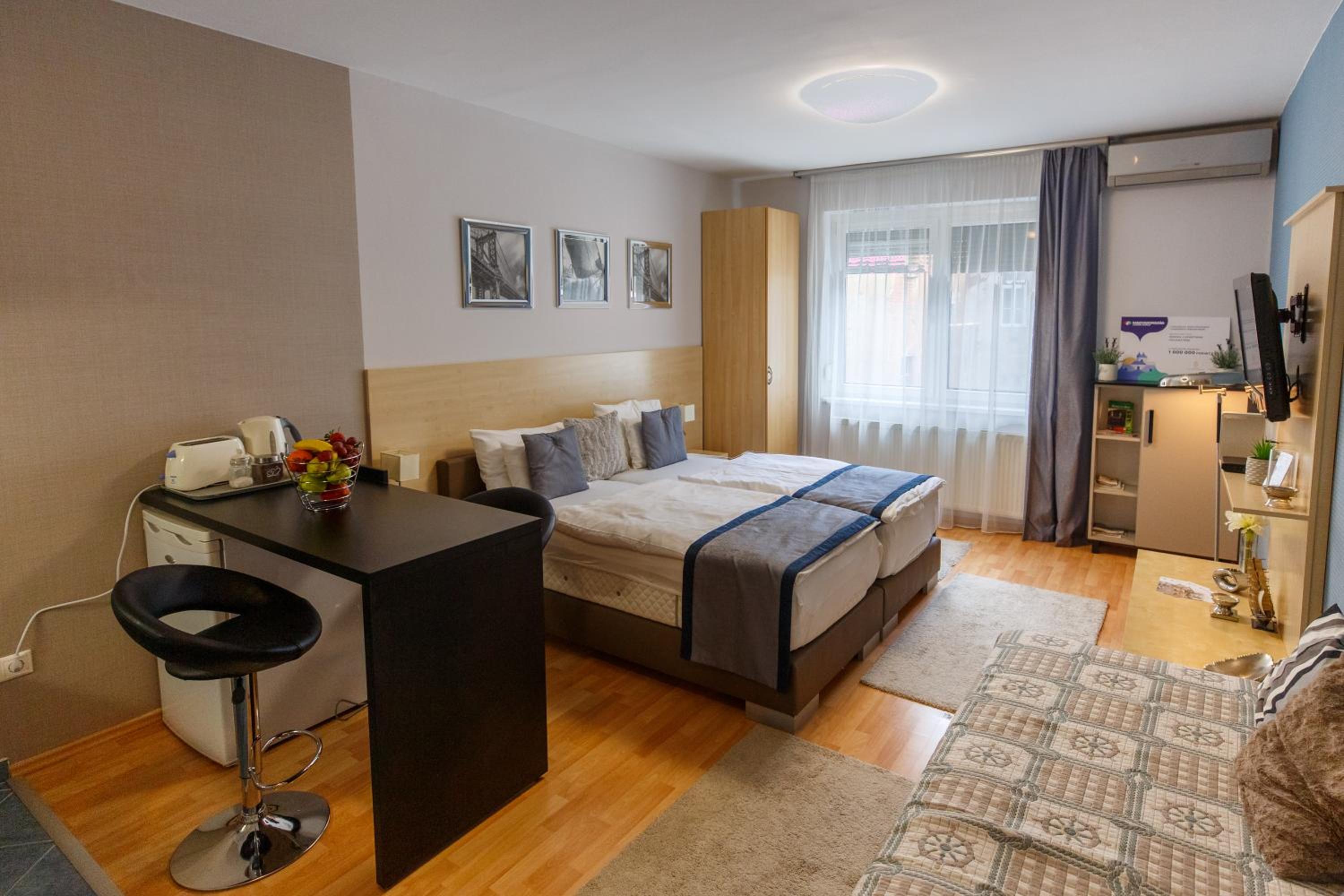 Studio Apartment - Photo 8