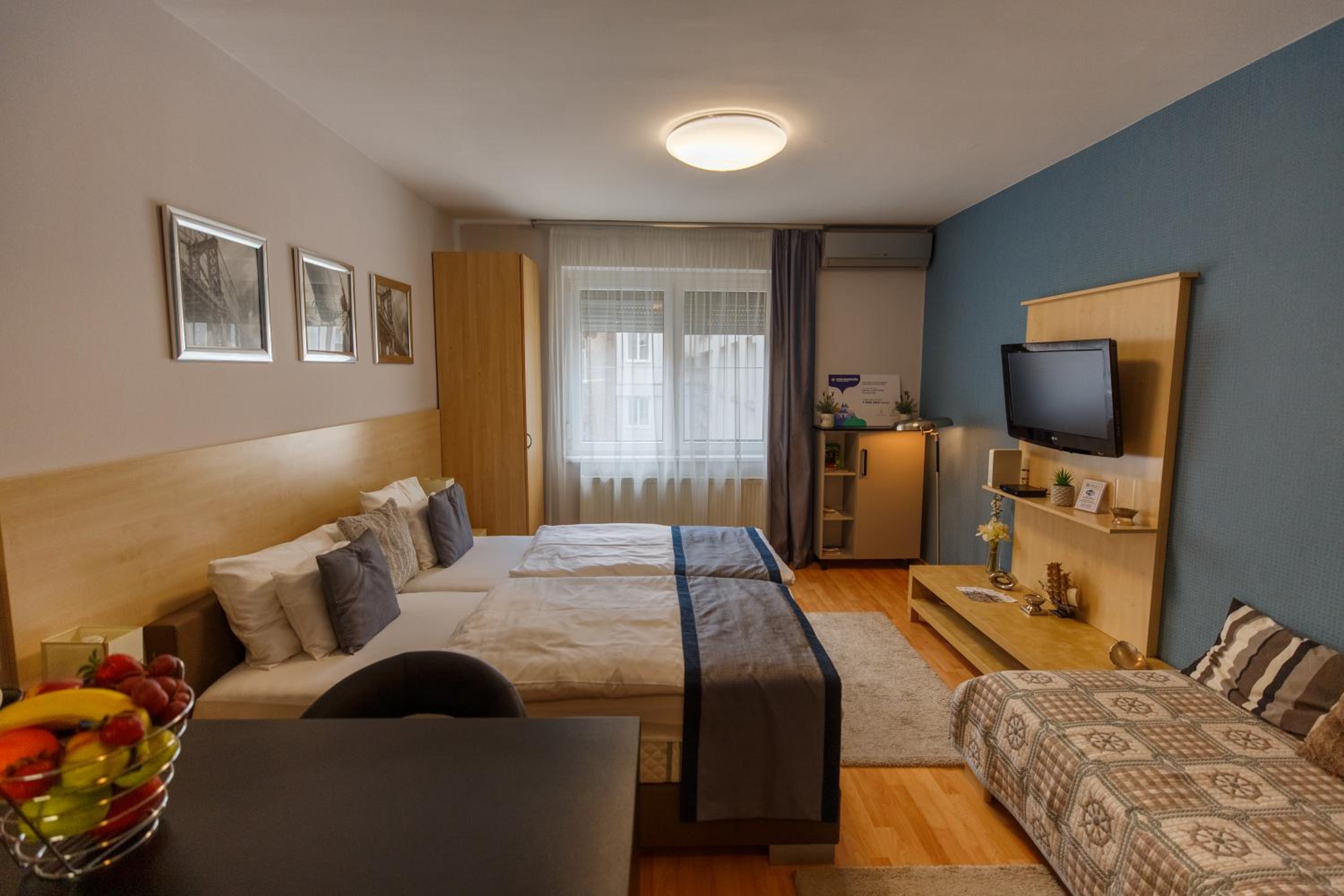 Studio Apartment - Photo 1