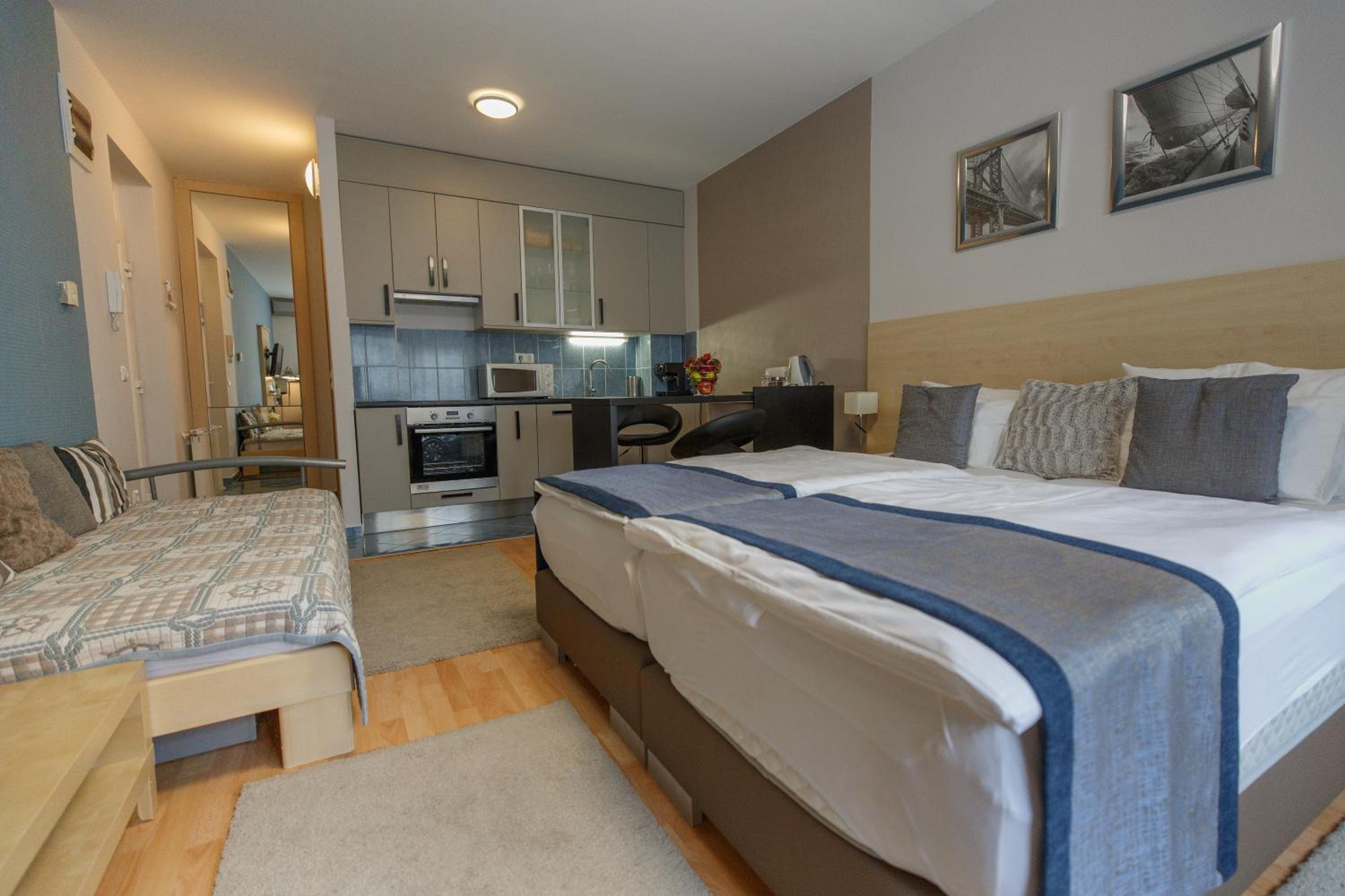 Studio Apartment - Photo 2
