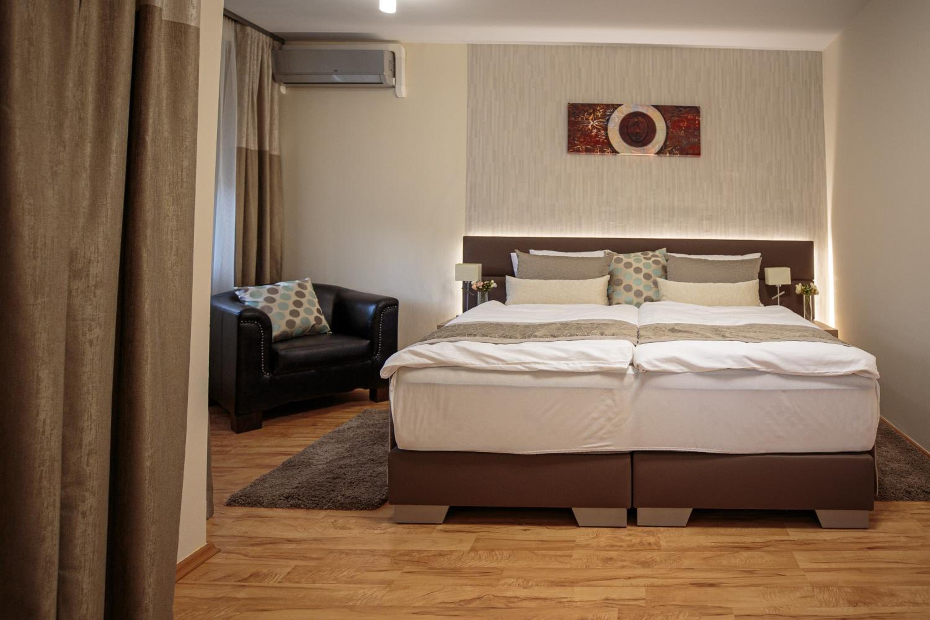 Deluxe Apartment - Photo 9