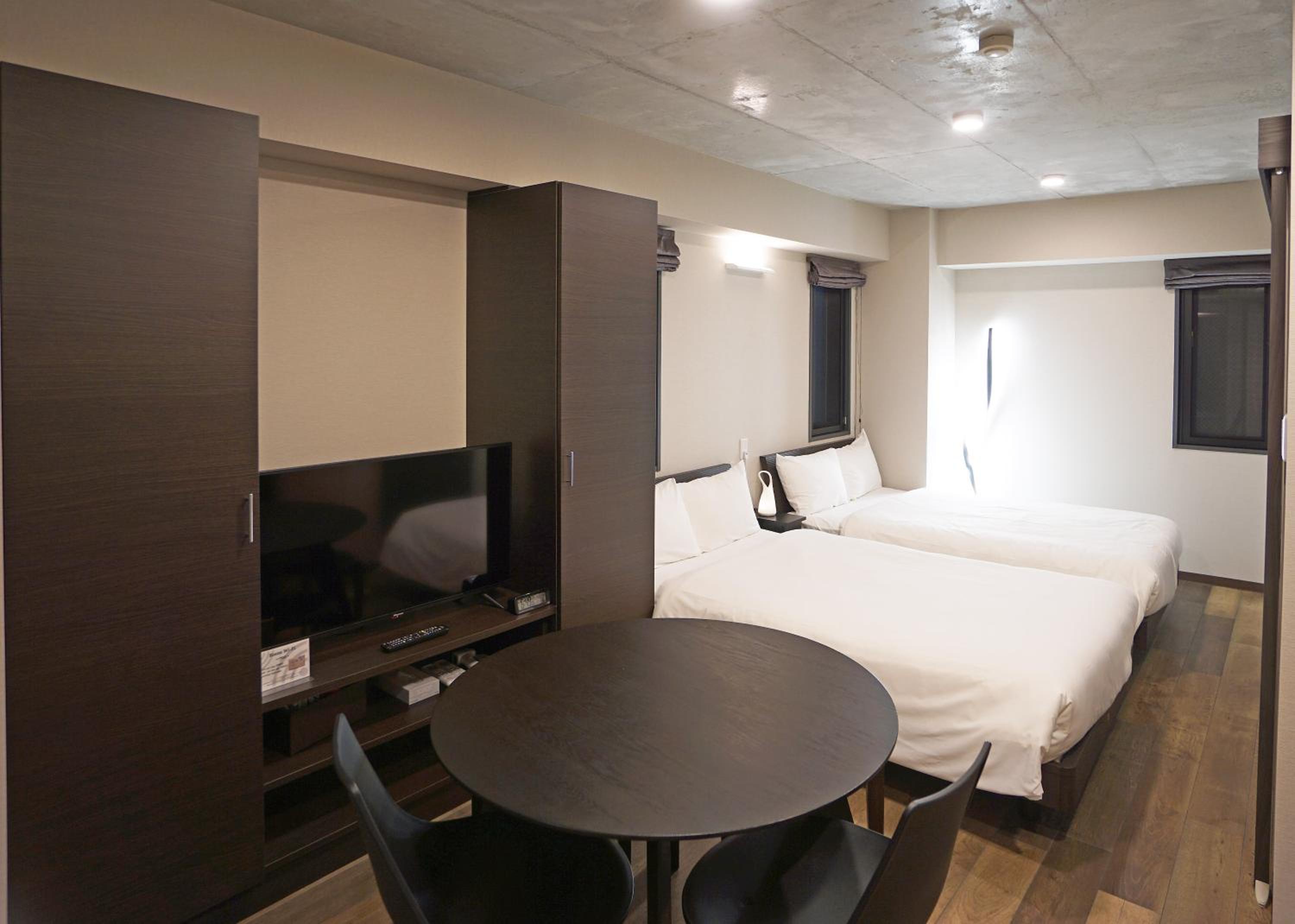 One-Bedroom Suite thumbnail 5