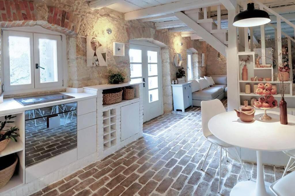 Three-Bedroom House photo 3