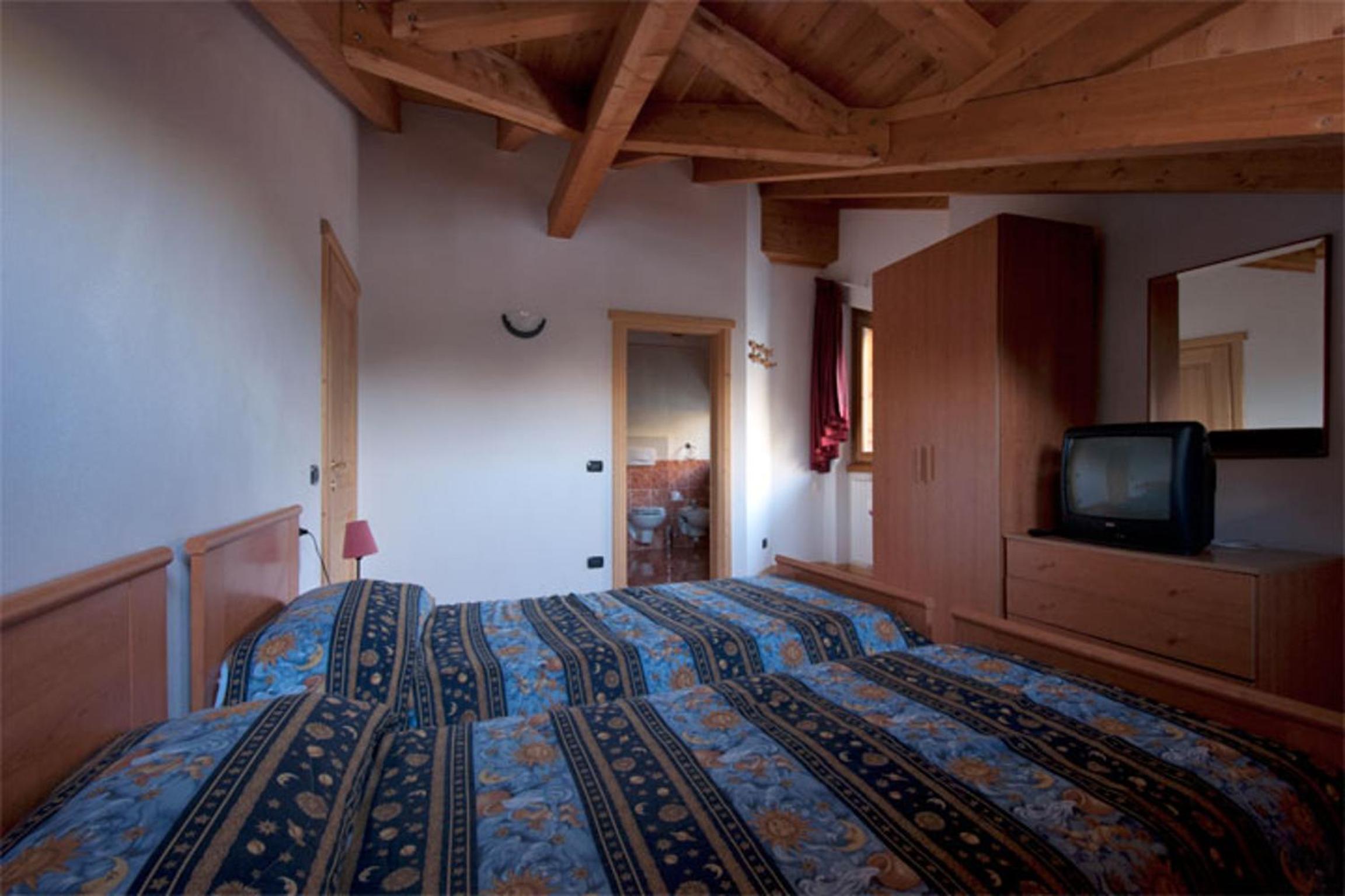 Two-Bedroom Apartment Attic photo 3