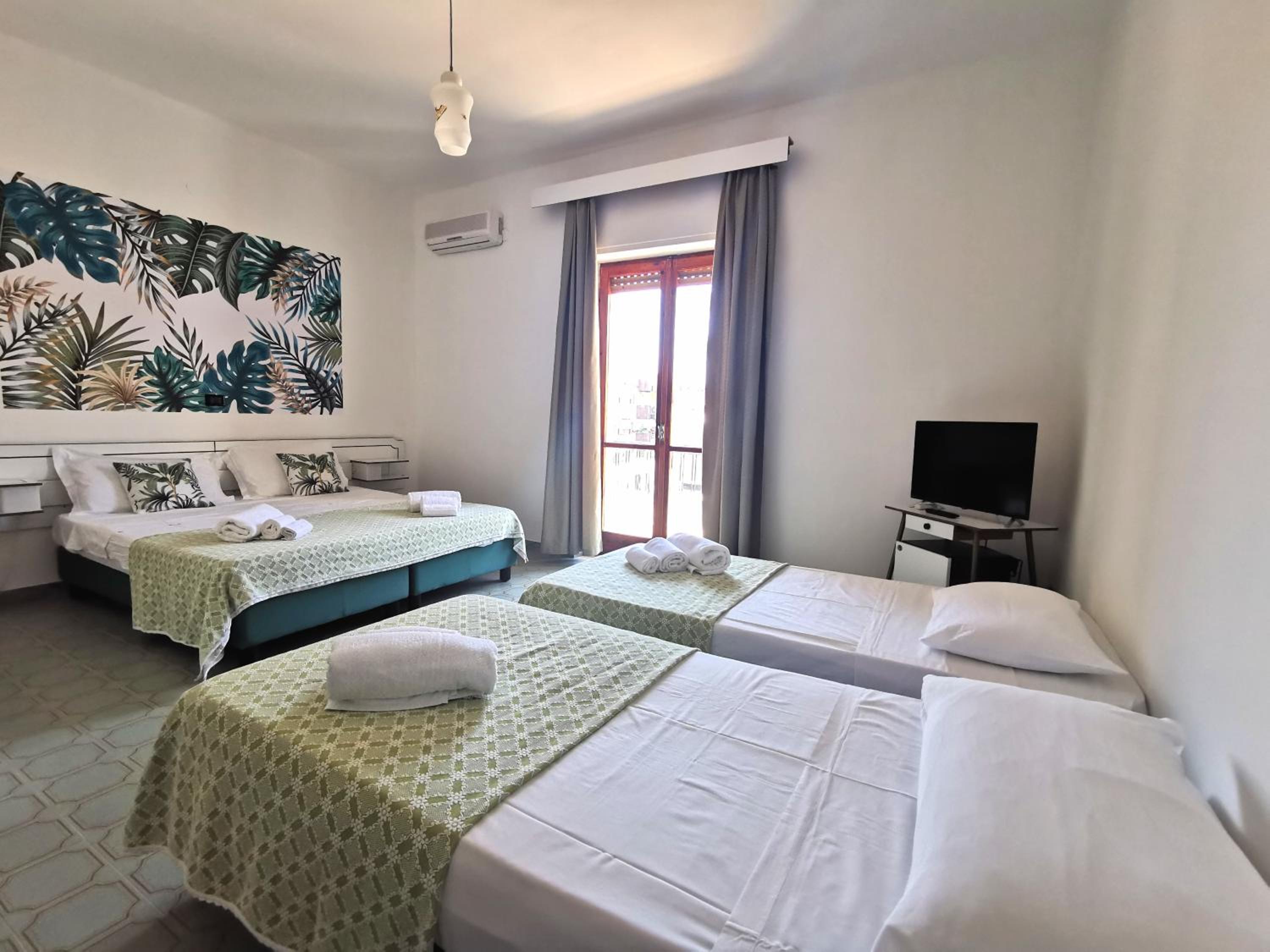 Superior Quadruple Room - Photo 1