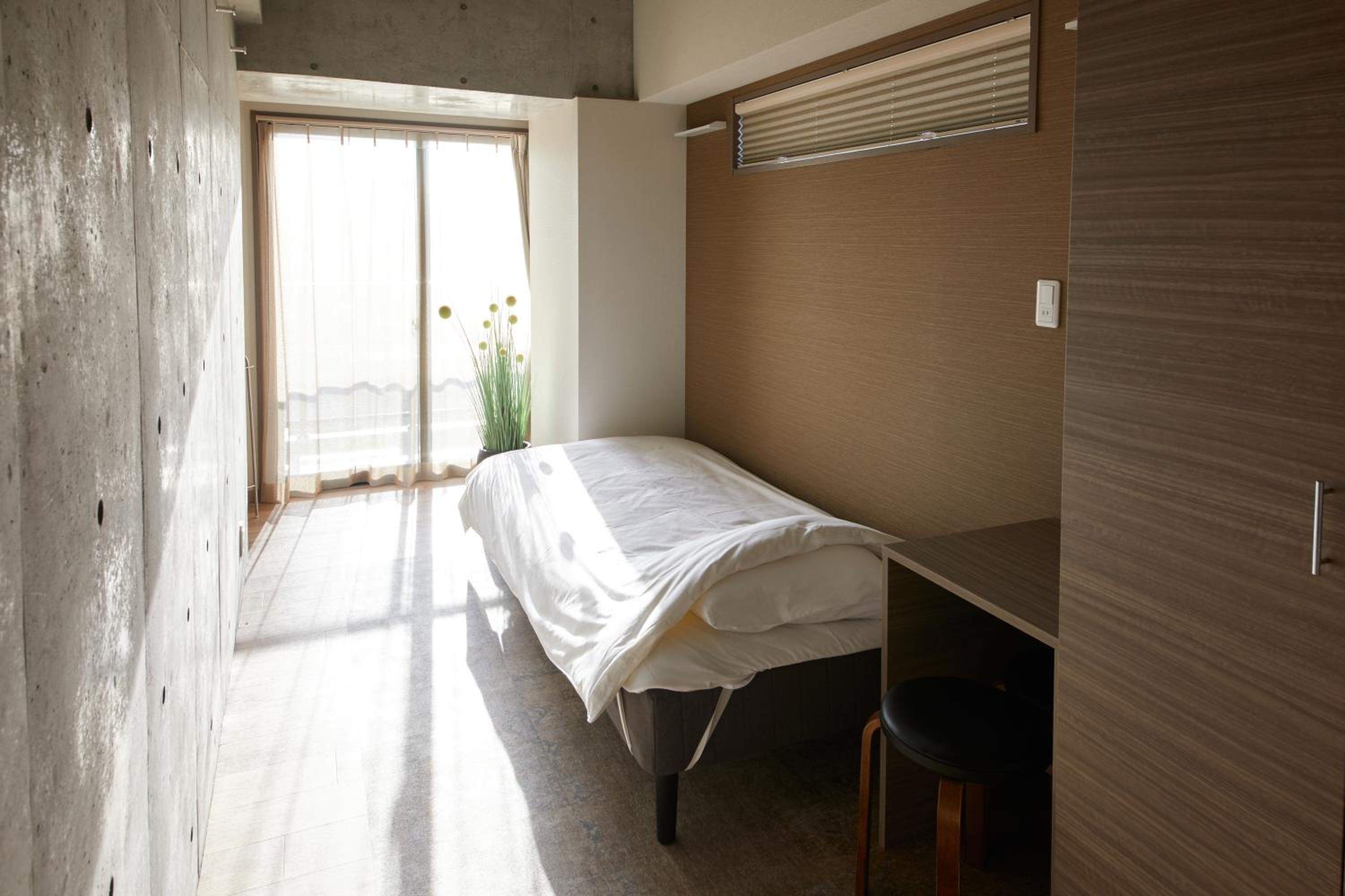 One-Bedroom Suite thumbnail 5