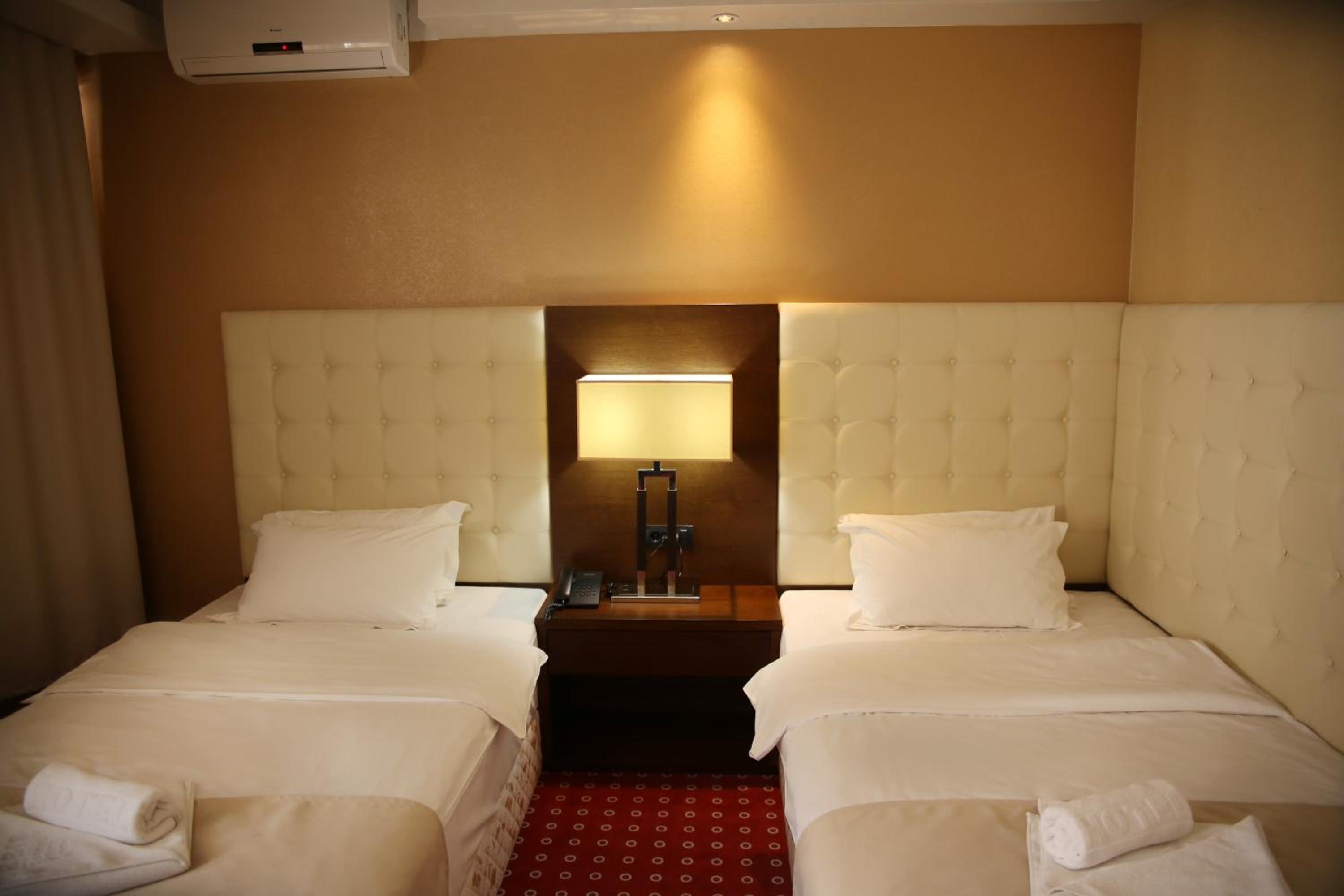 Standard Twin Room photo 2