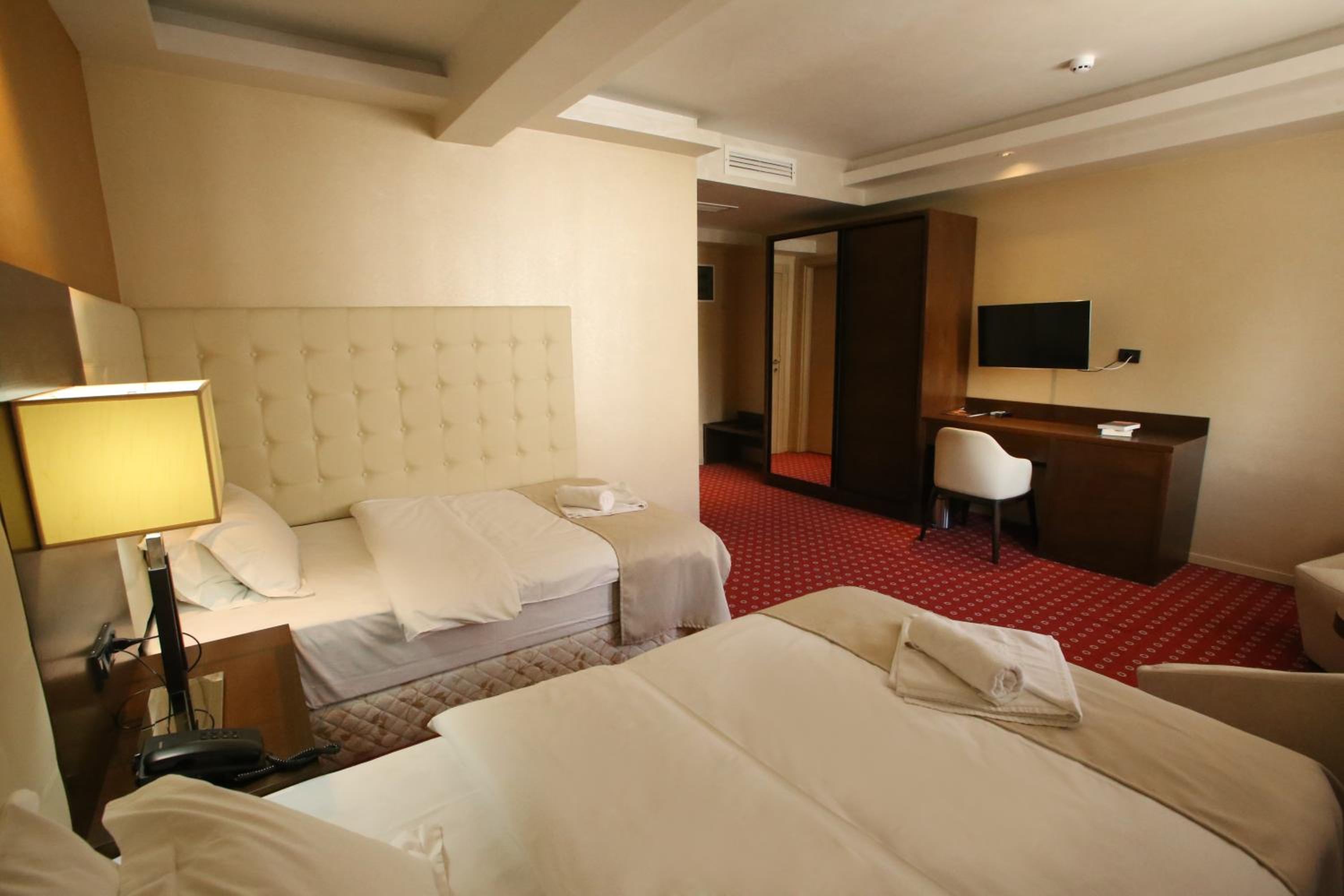Standard Twin Room photo 3