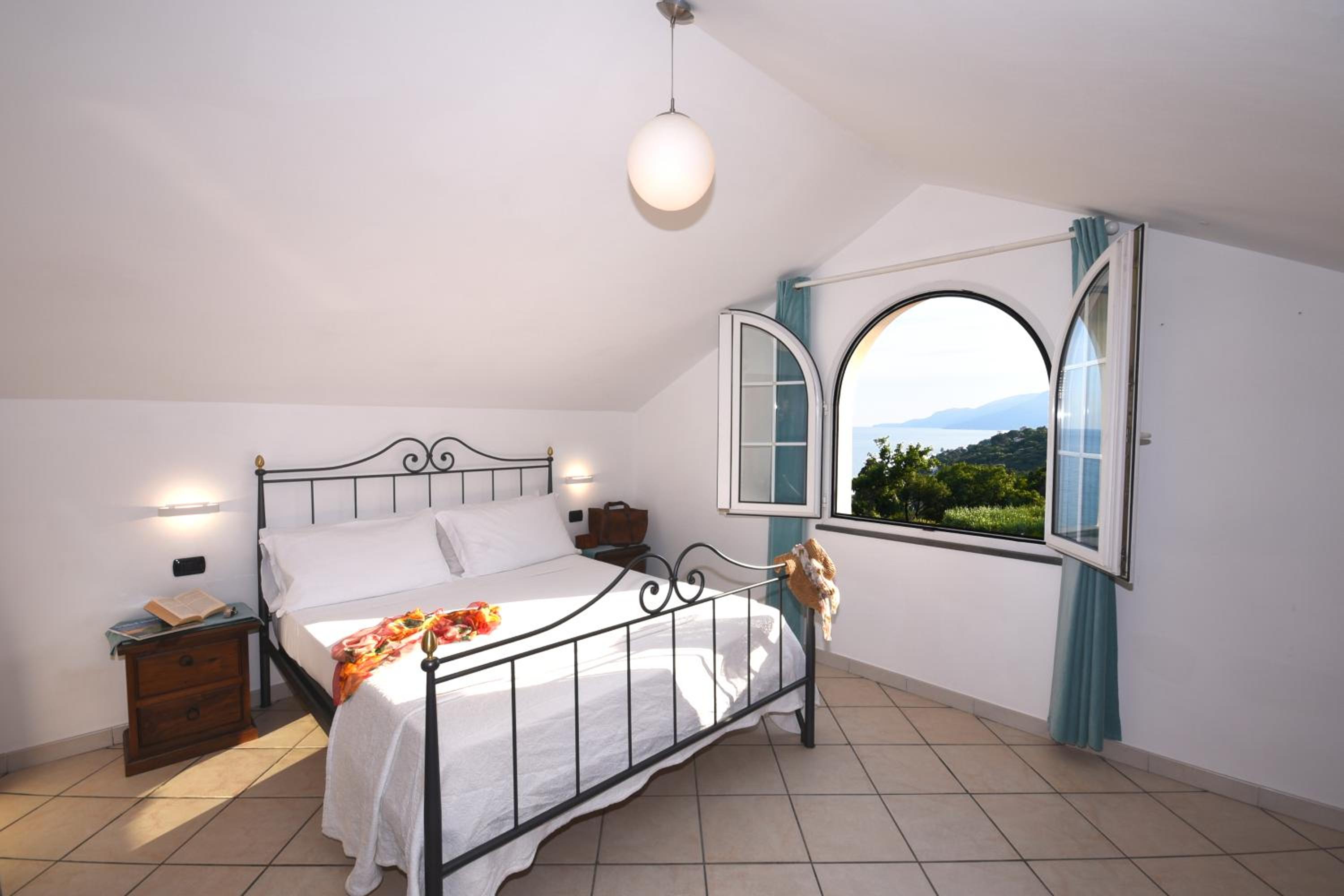 One-Bedroom Apartment with Sea View photo 1