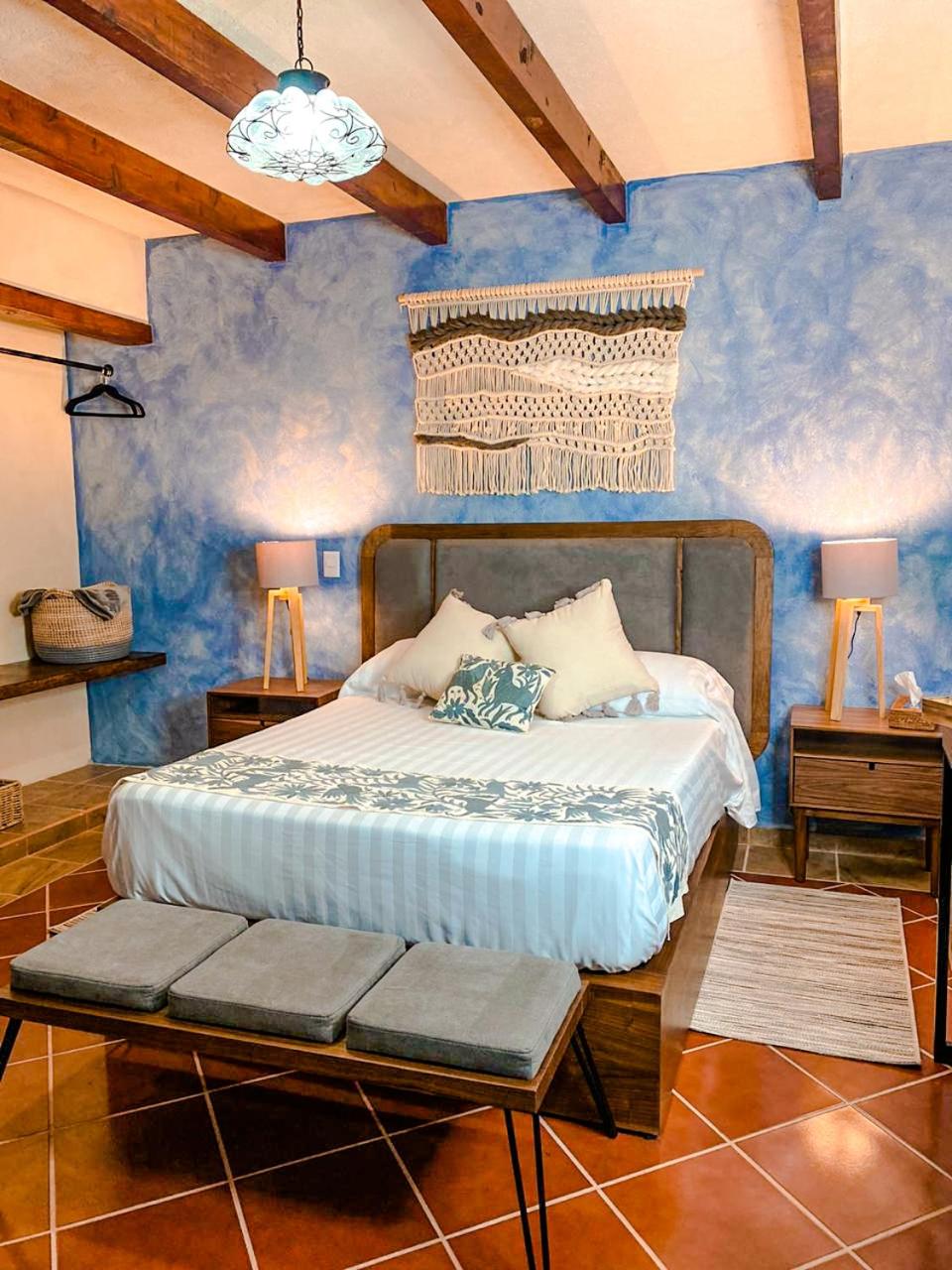 Queen Room with extra bed - Photo 1