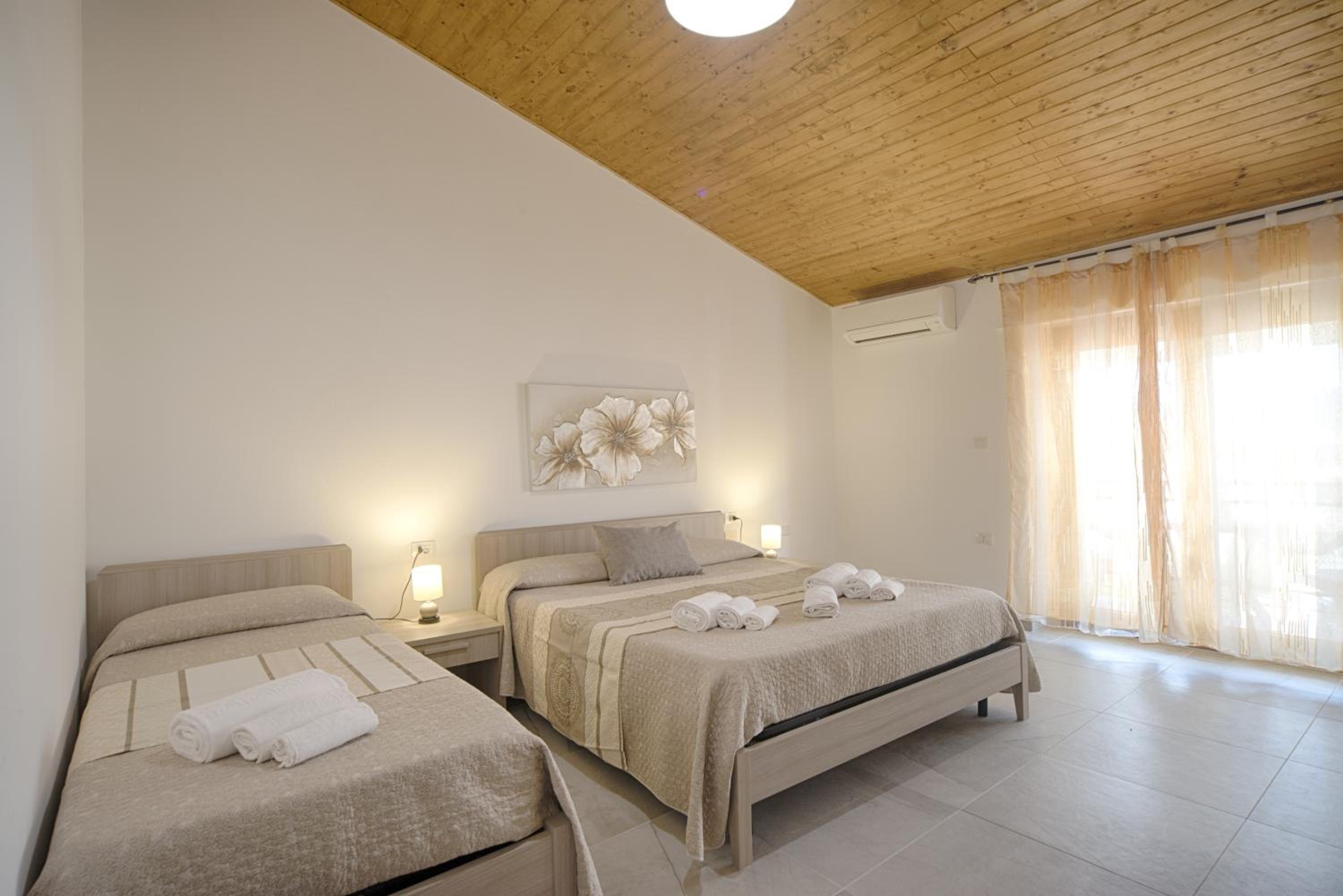 Dreibettzimmer mit Balkon