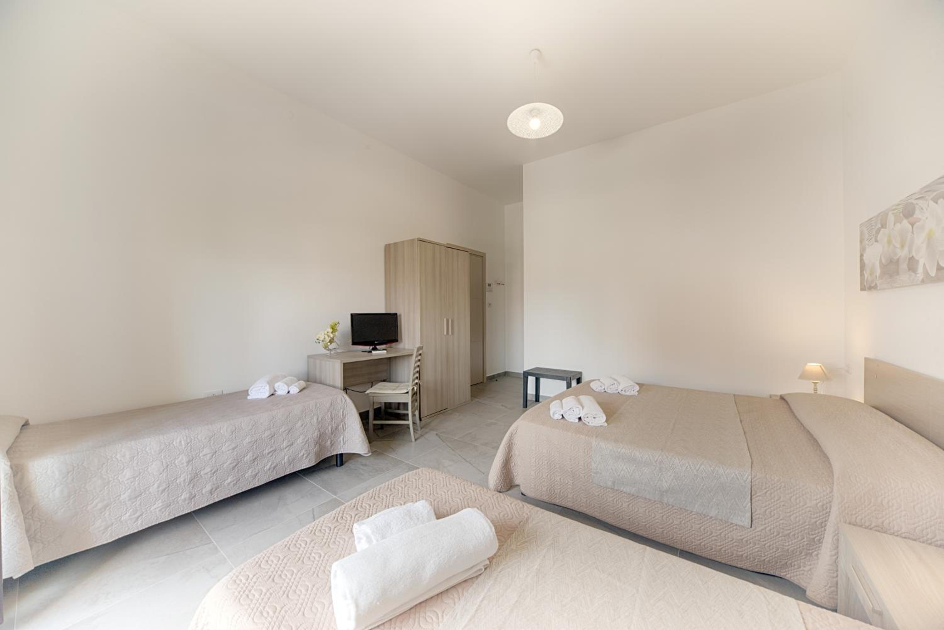 Quadruple Room with Balcony photo 2