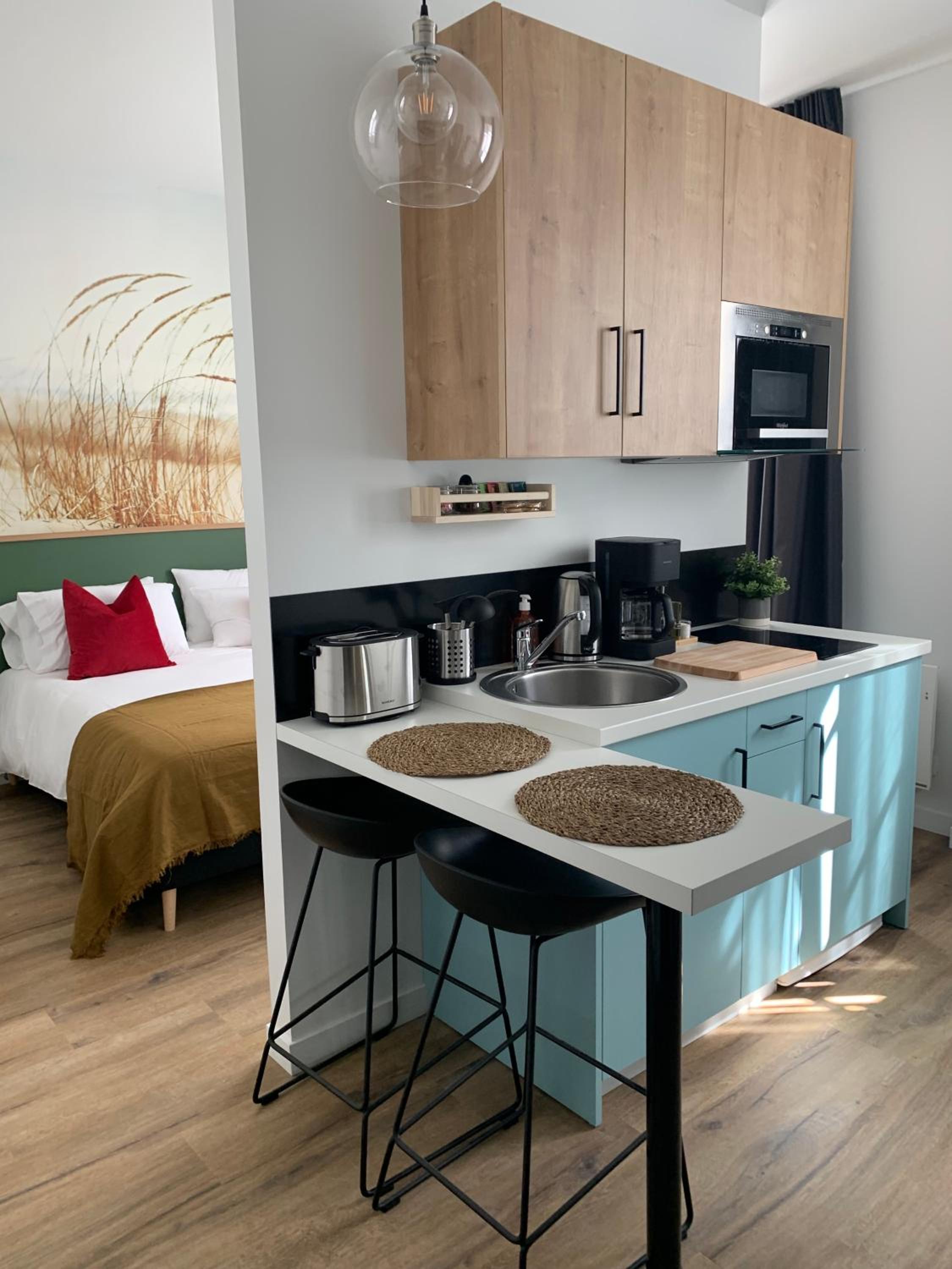 One-Bedroom Apartment - Photo 1