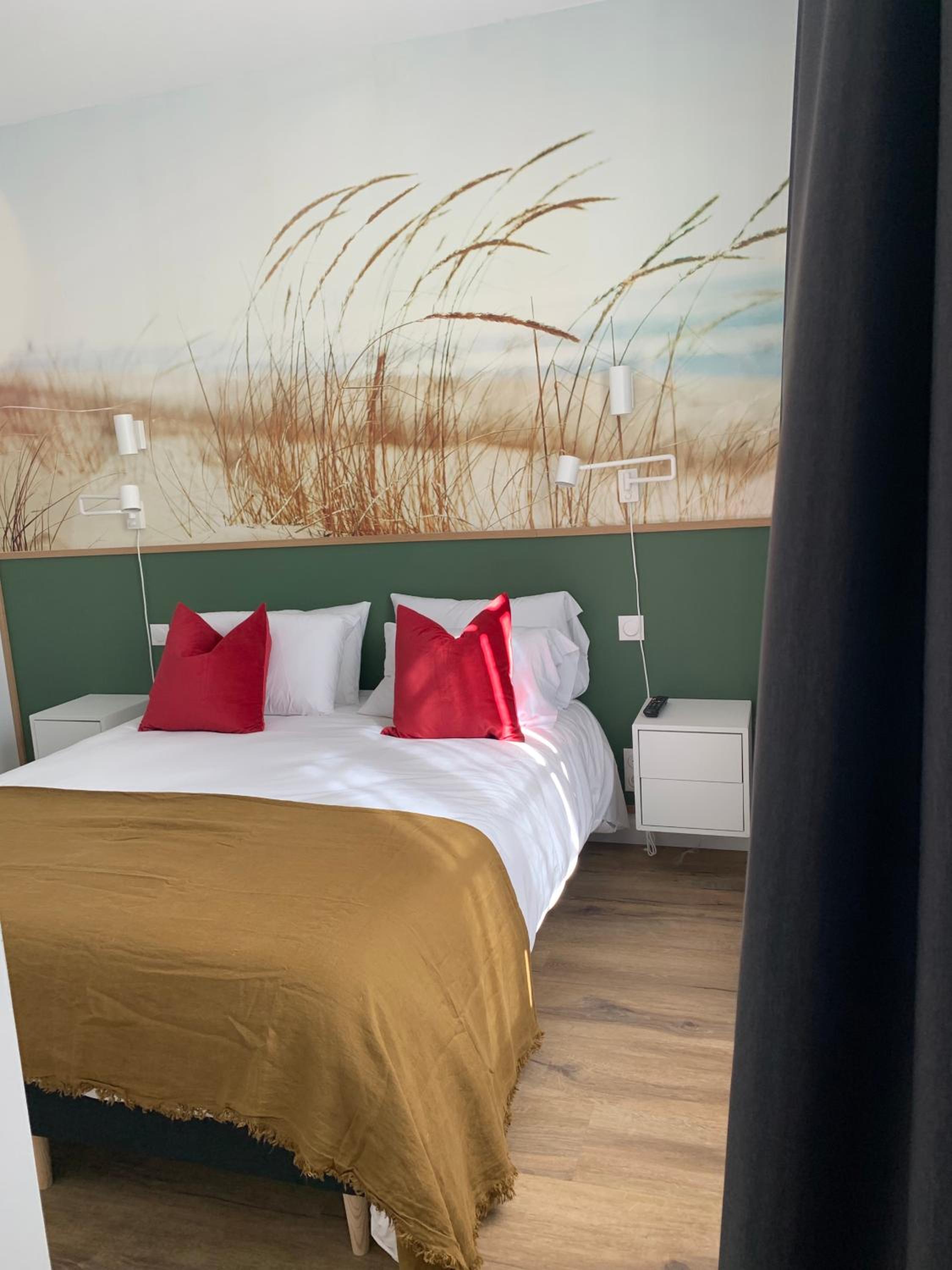 One-Bedroom Apartment - Photo 3