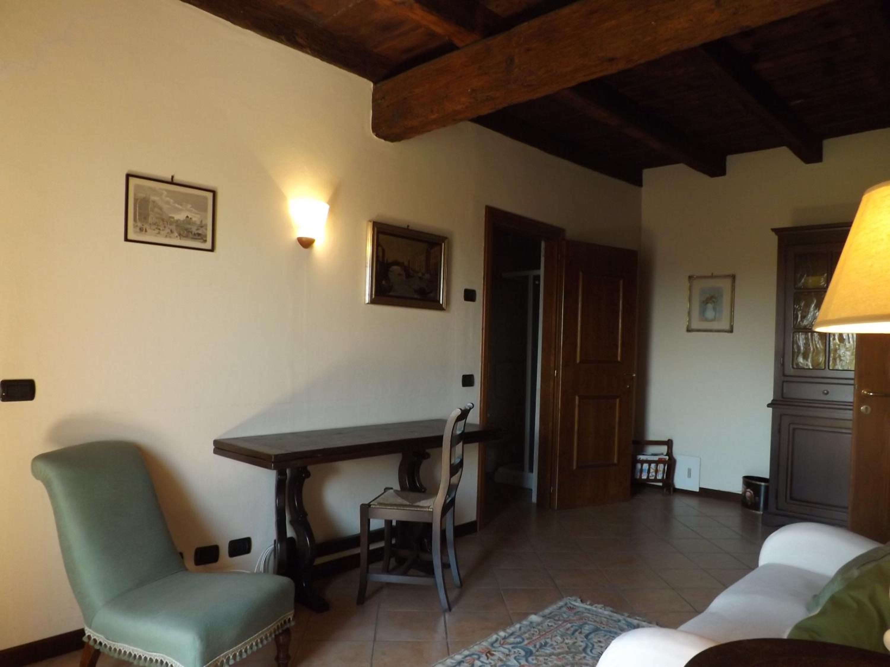 Family Room - Photo 2