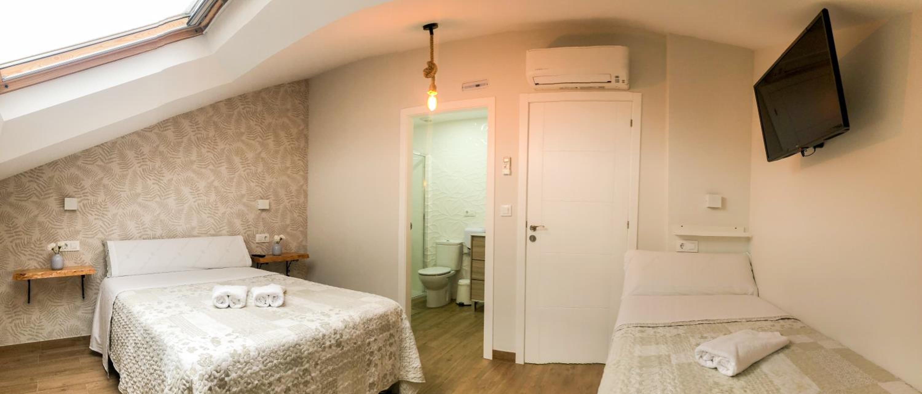 Triple Room with Private Bathroom photo 3