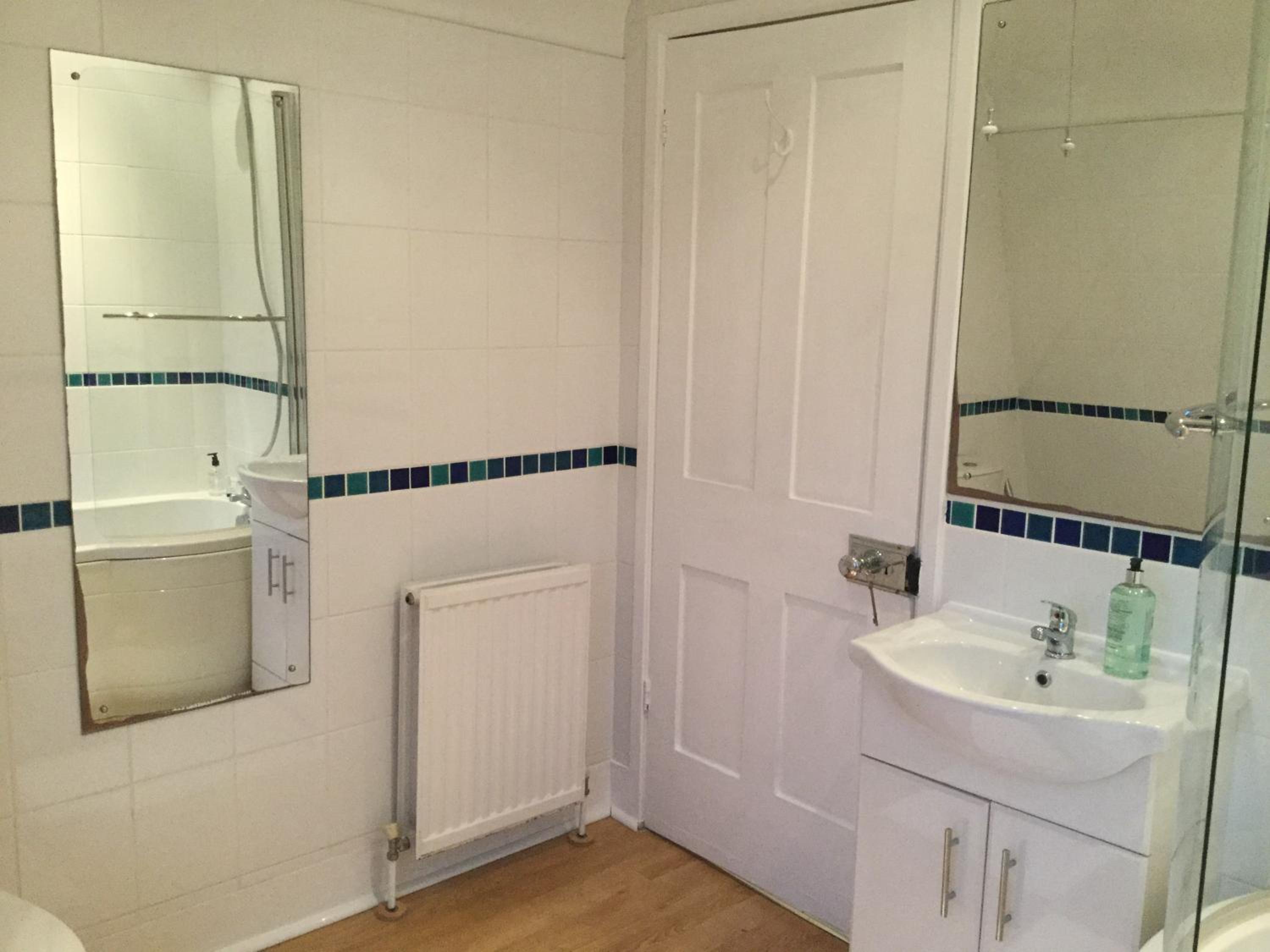 Single Room with Bathroom photo 3