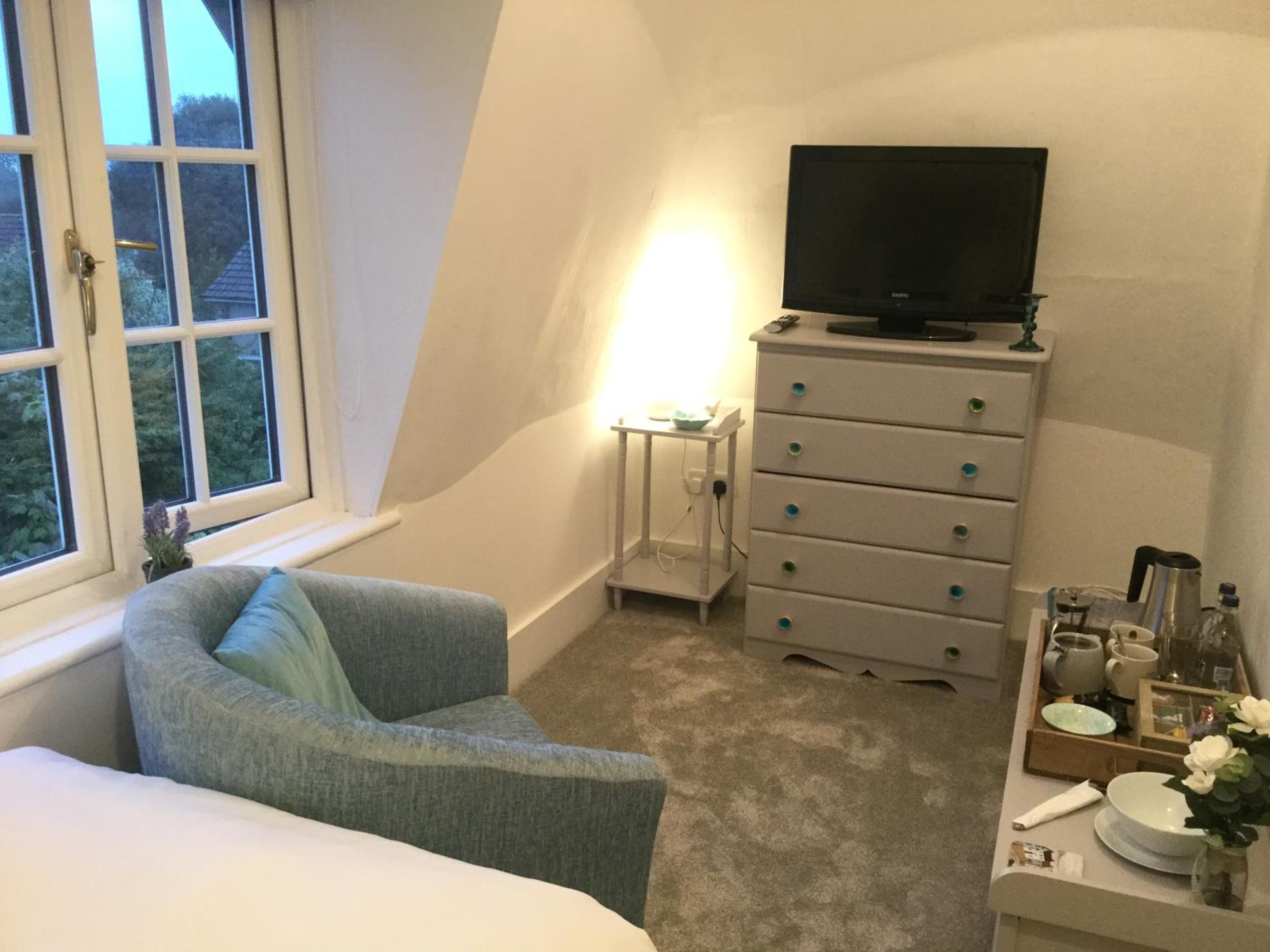 Single Room with Bathroom photo 2