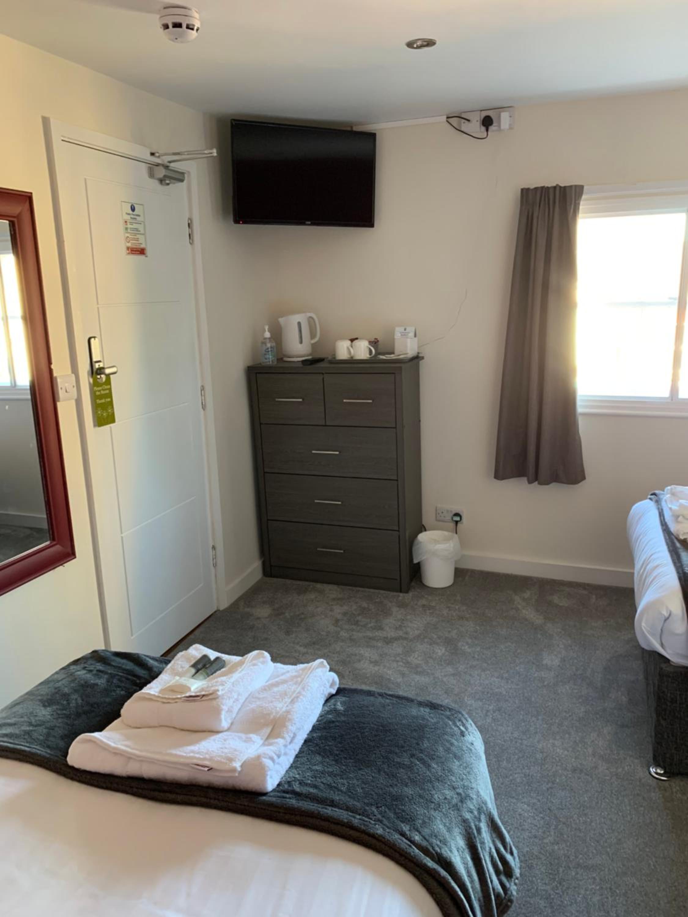 Twin Room with Private Bathroom photo 1