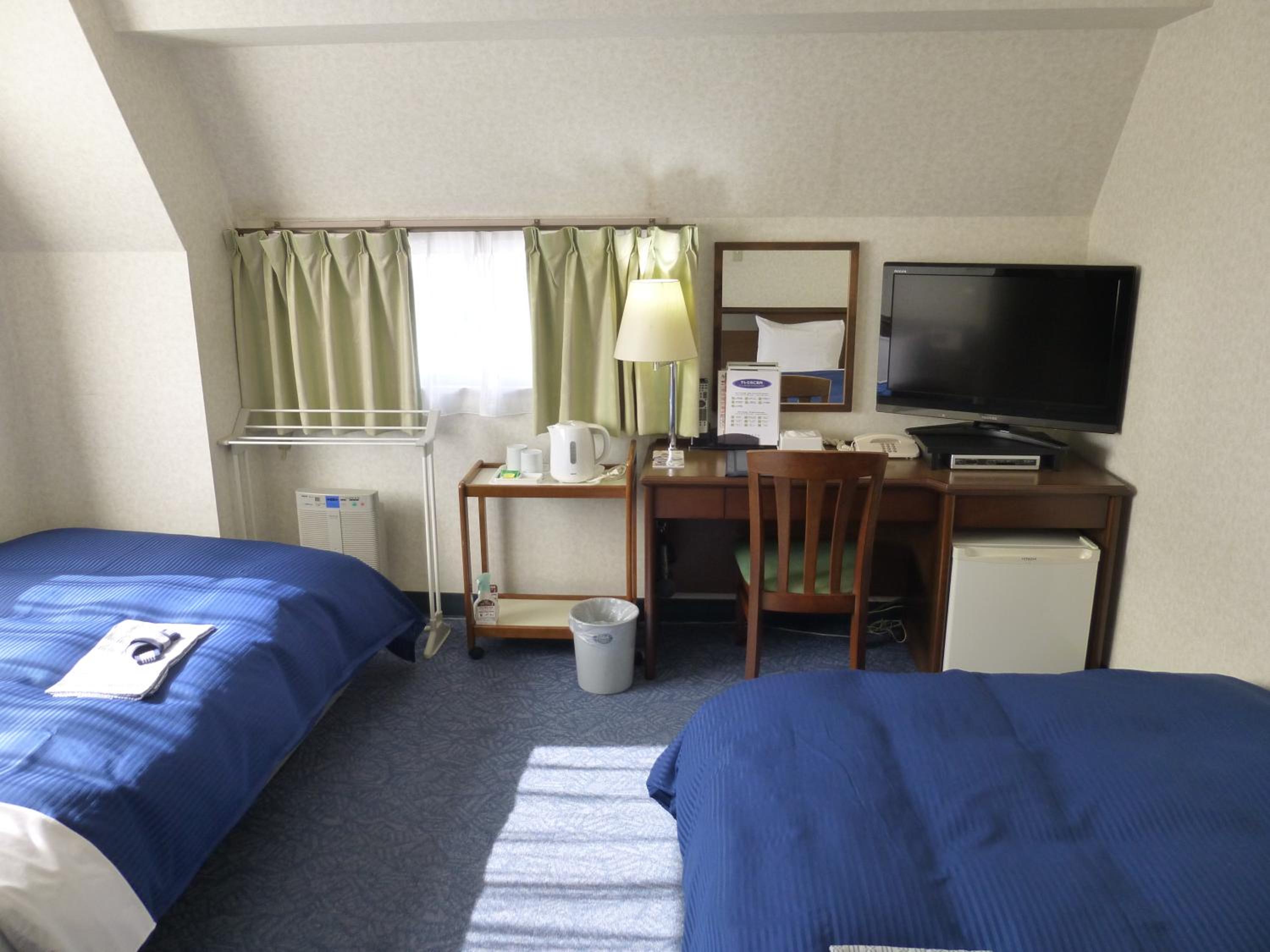 Twin Room - Non-Smoking - Photo 5