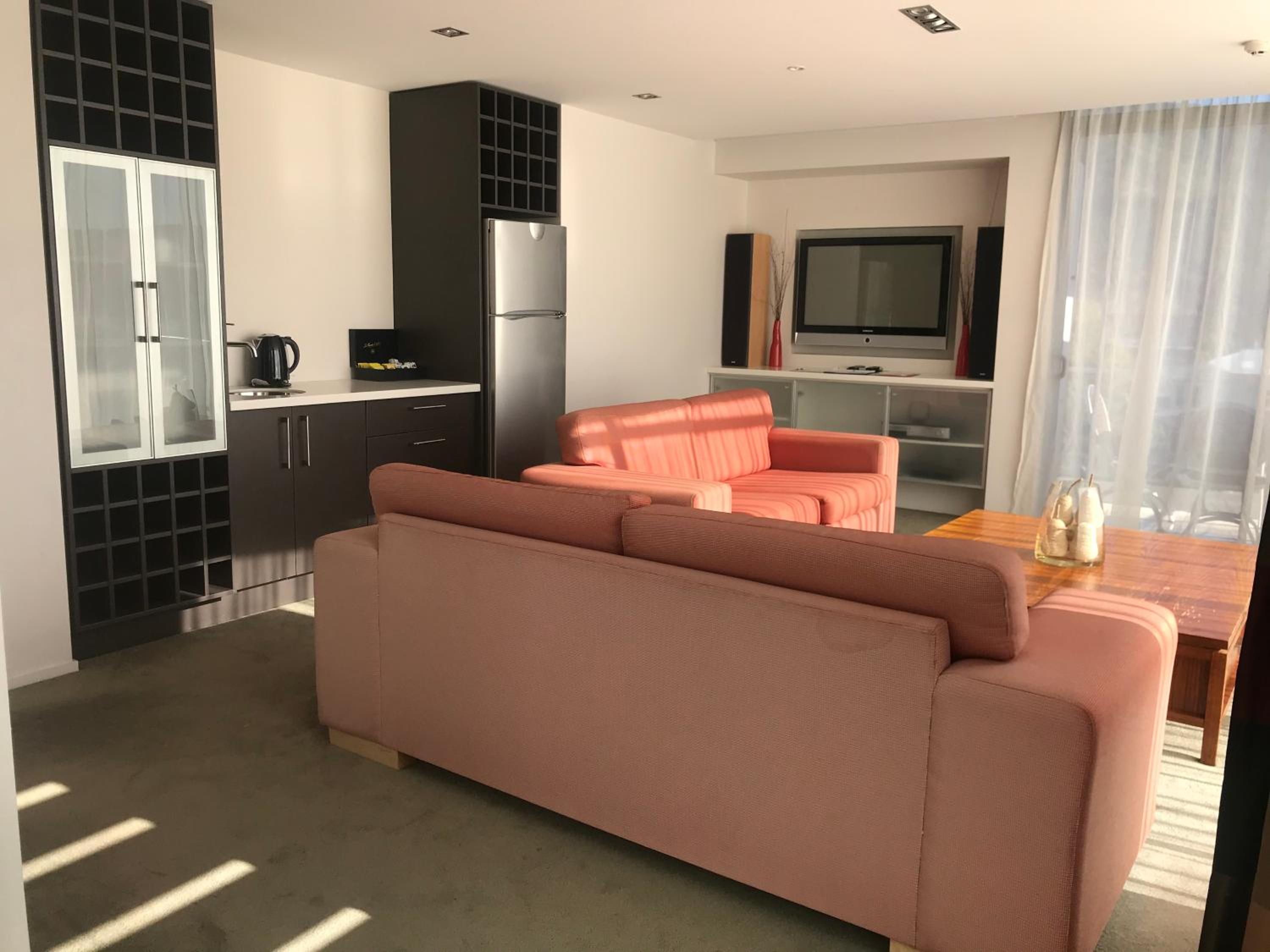Too Suite - Photo 7