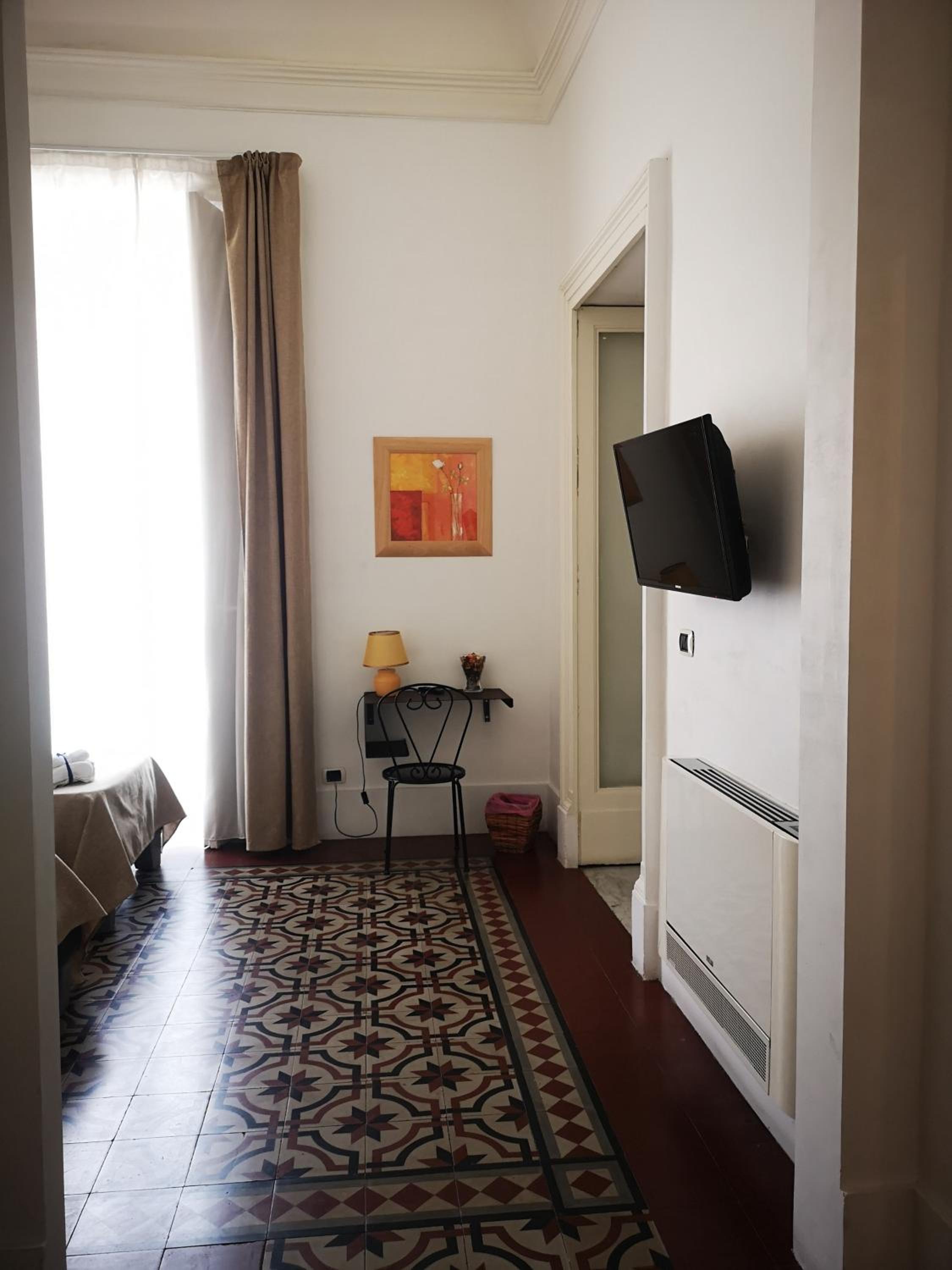 Junior Suite with Balcony - Photo 2